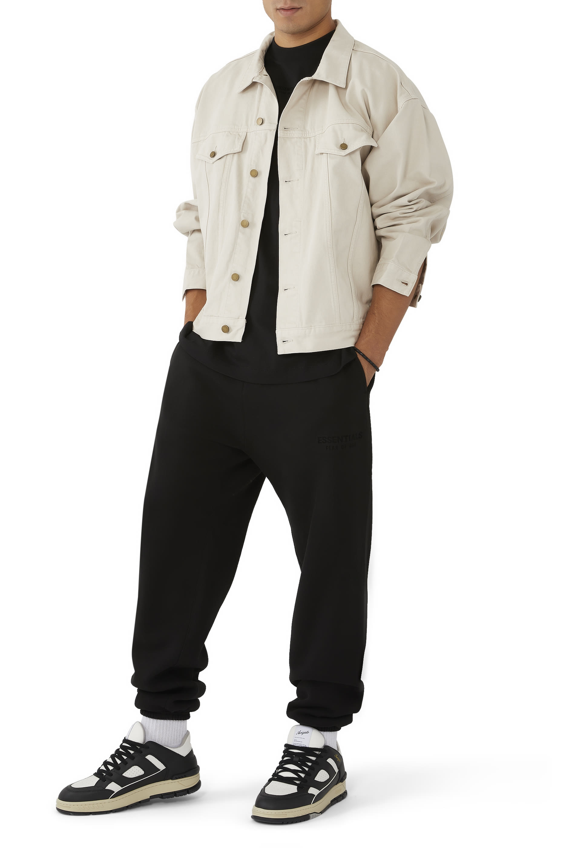 تيشيرت بياقة ضيقة بشعار اسنشالز