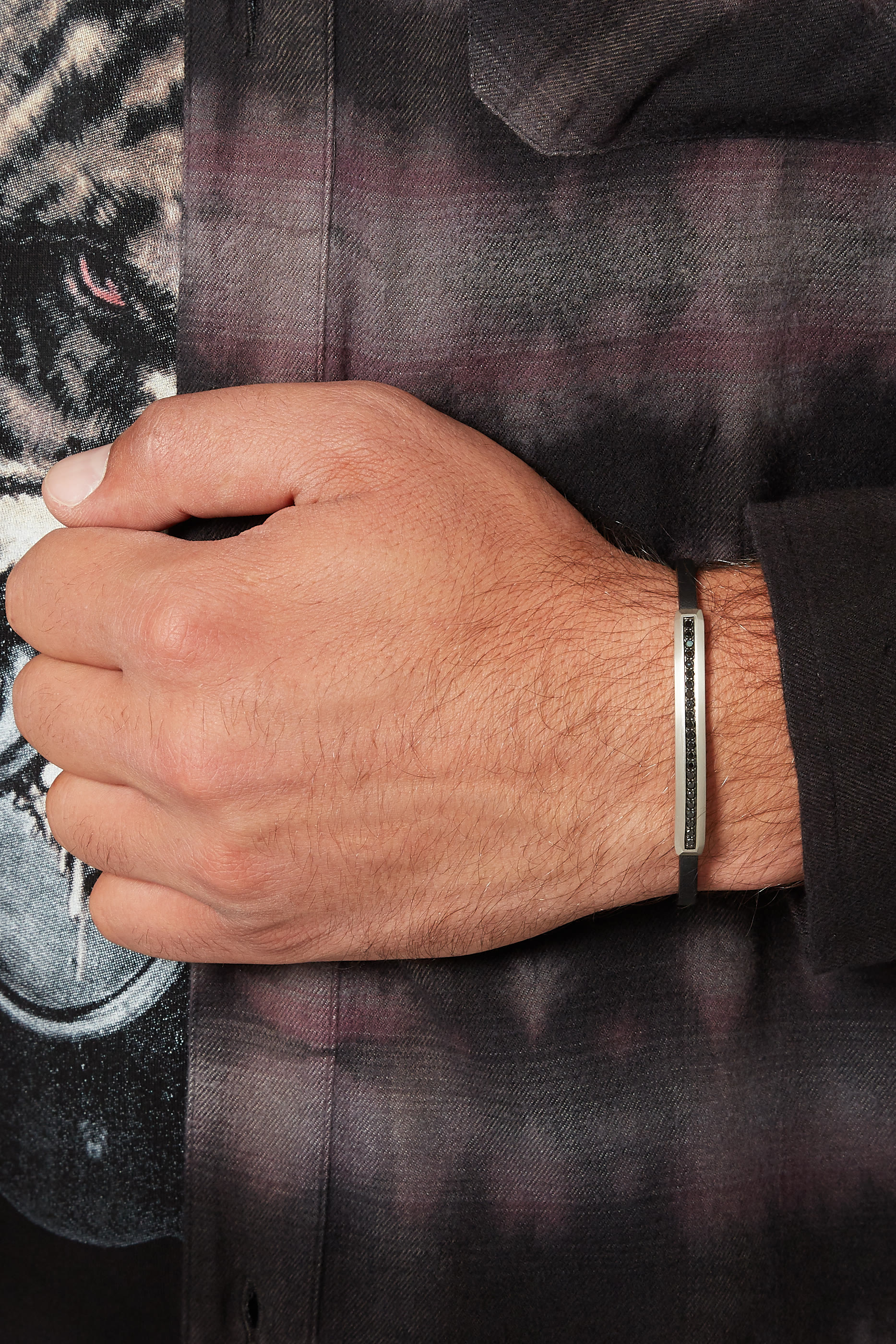 سوار ستريم لاين بحلية شعار الماركة مرصعة بالماس أسود جلد وفضة إسترلينية