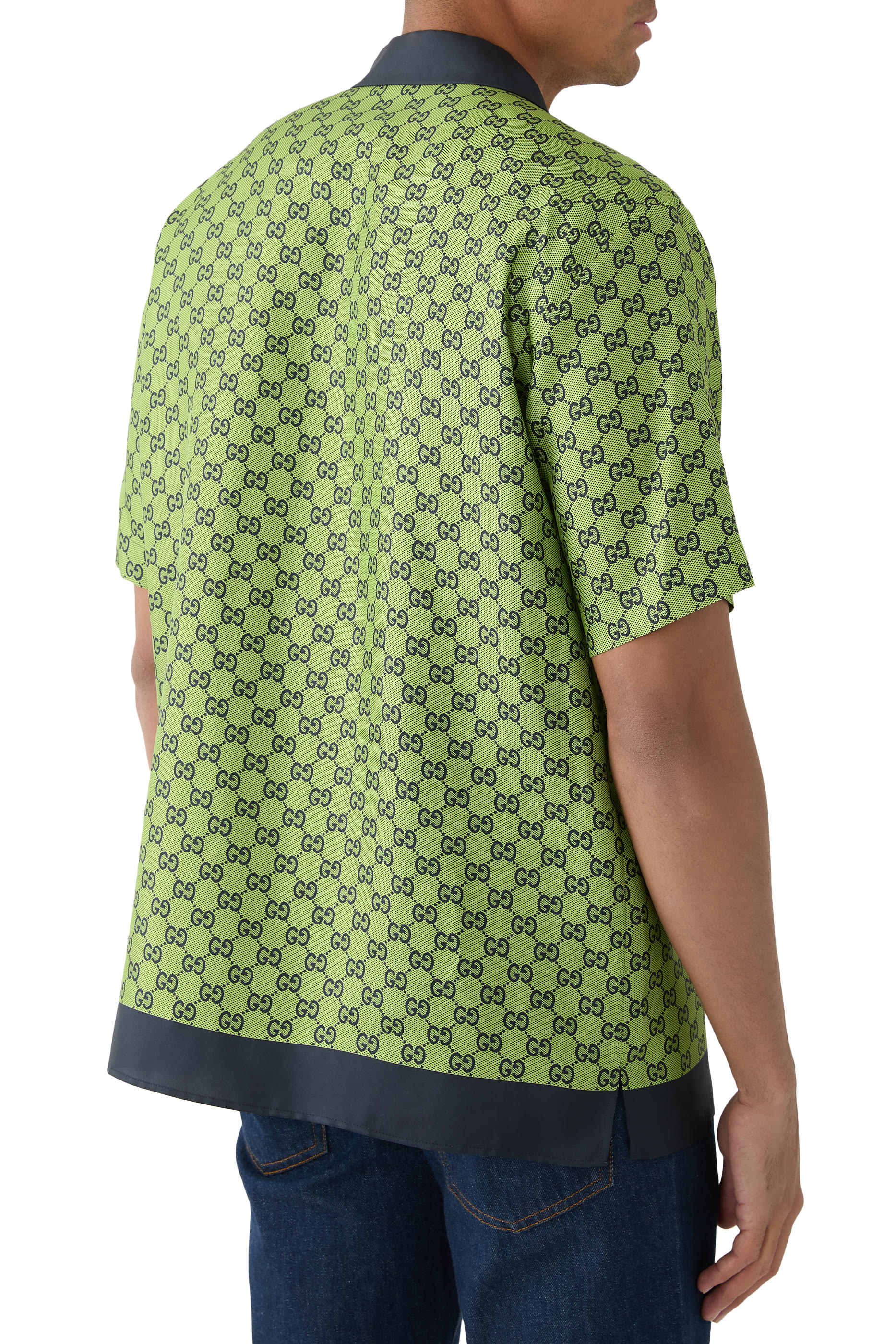 قميص حرير بنقشة حرفي شعار الماركة