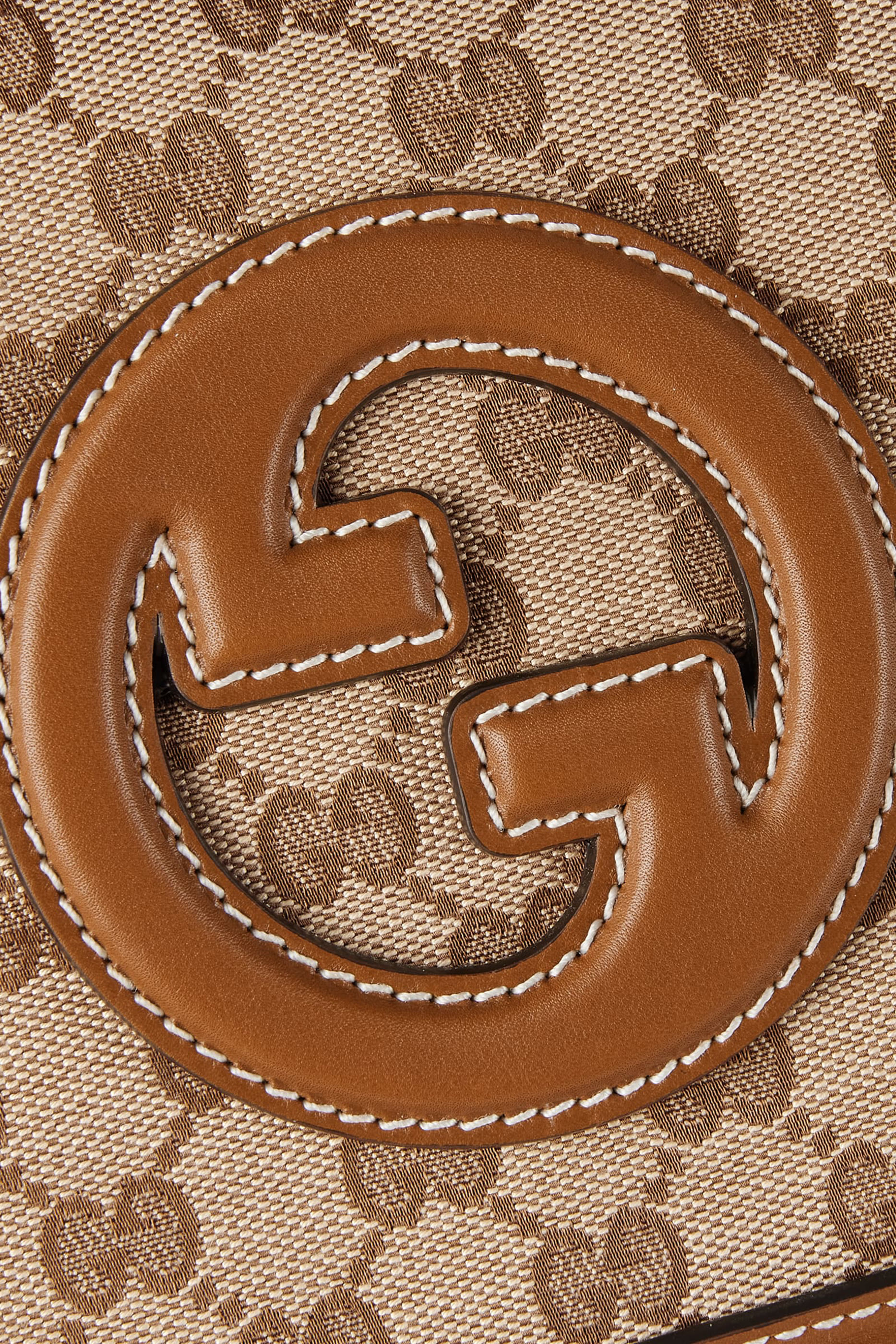 حقيبة يد بلوندي متوسطة بيد علوية