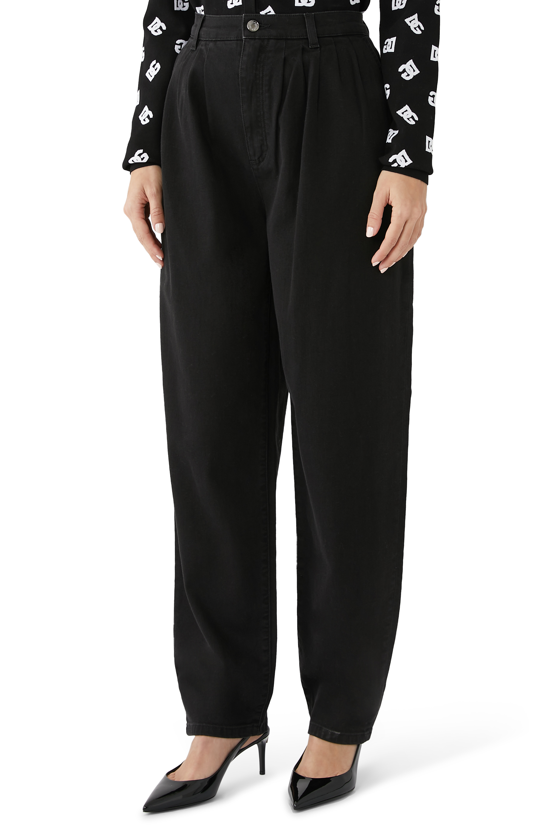 بنطال دنيم بقصة ساق مدببة