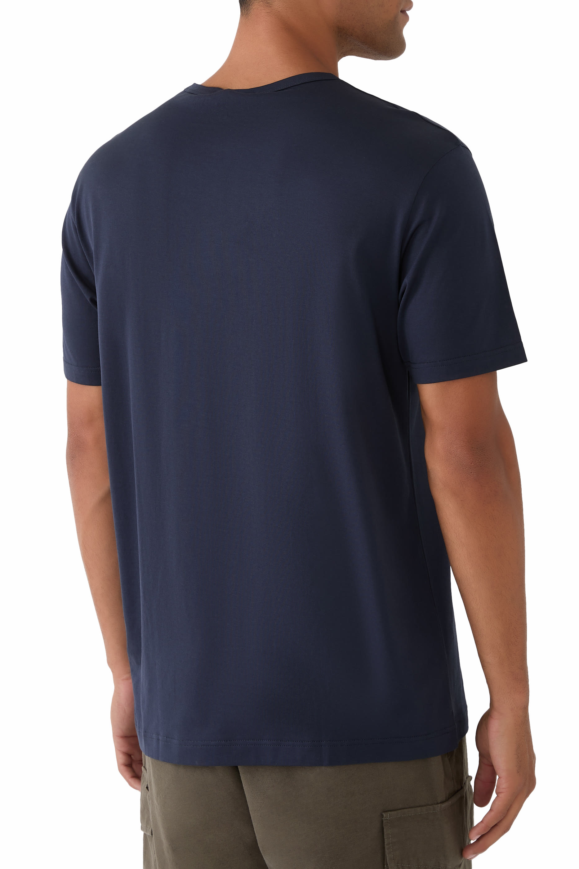 تيشيرت بياقة ضيقة كلاسيكية