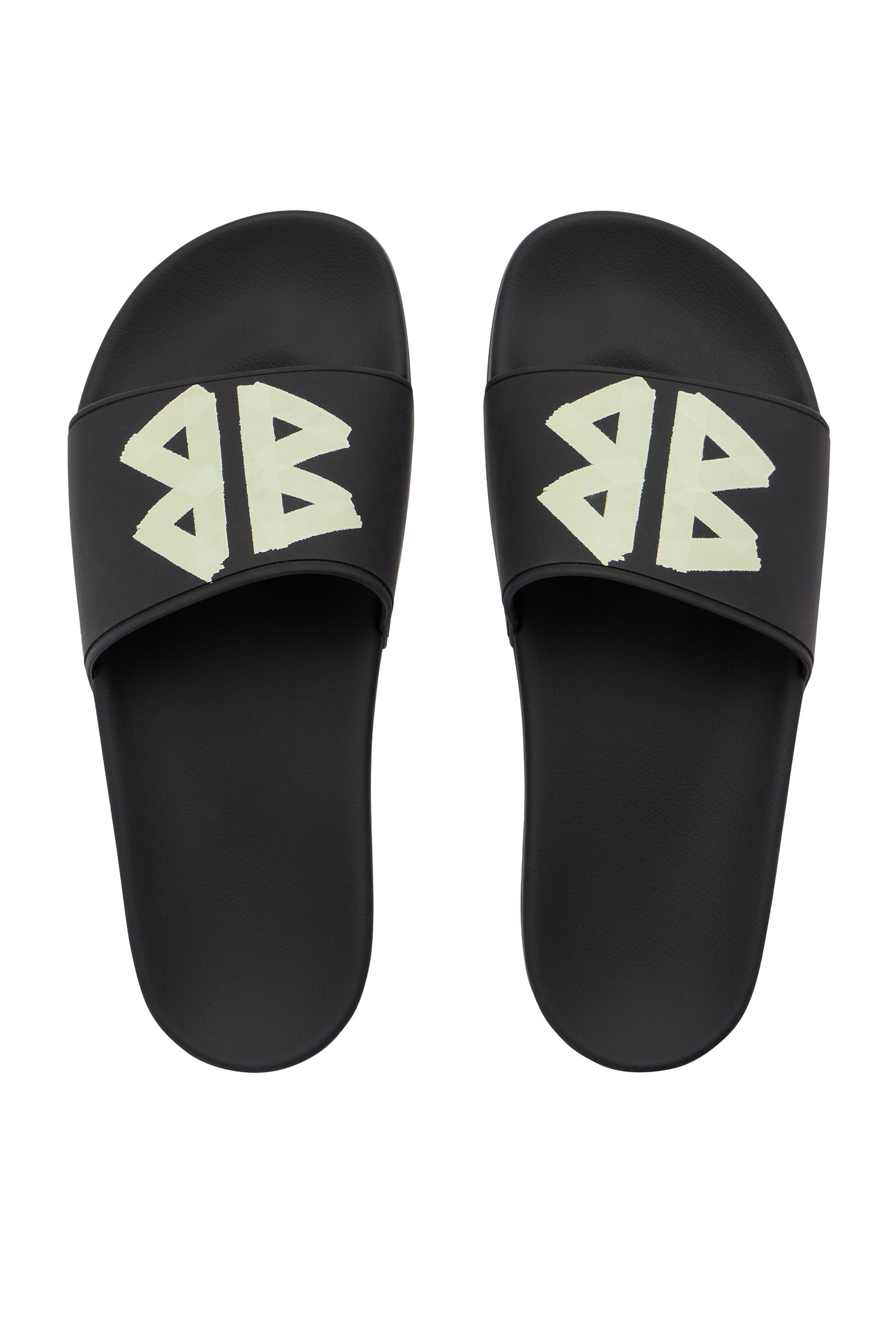 حذاء مفتوح لحمام السباحة