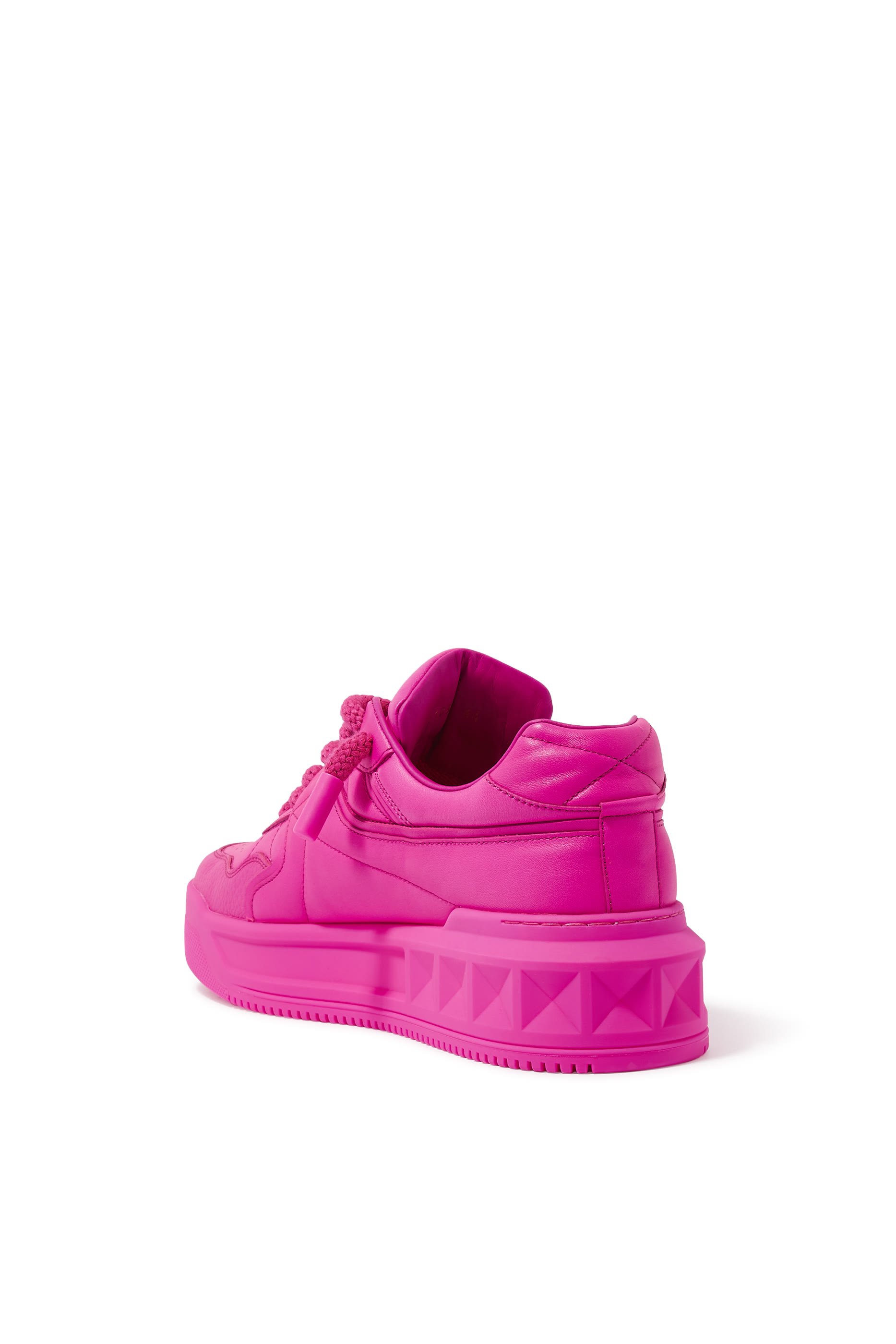 سنيكرز فالنتينو جارافاني بتصميم أسفل الكاحل وحلية