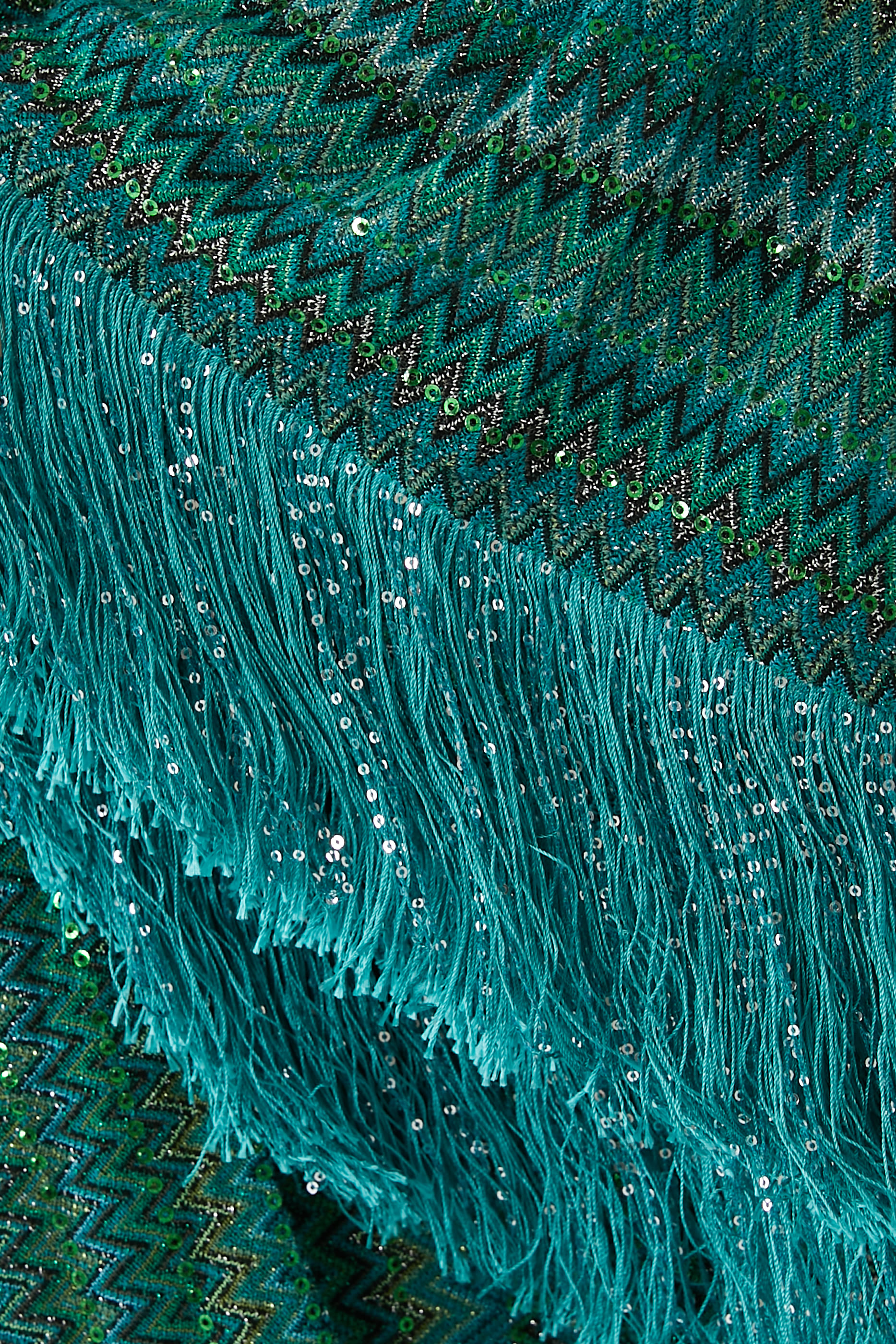 قفطان بتصميم حصري طويل بنمط خطوط متعرجة ووشاح مزين بترتر وشراشب راشيل