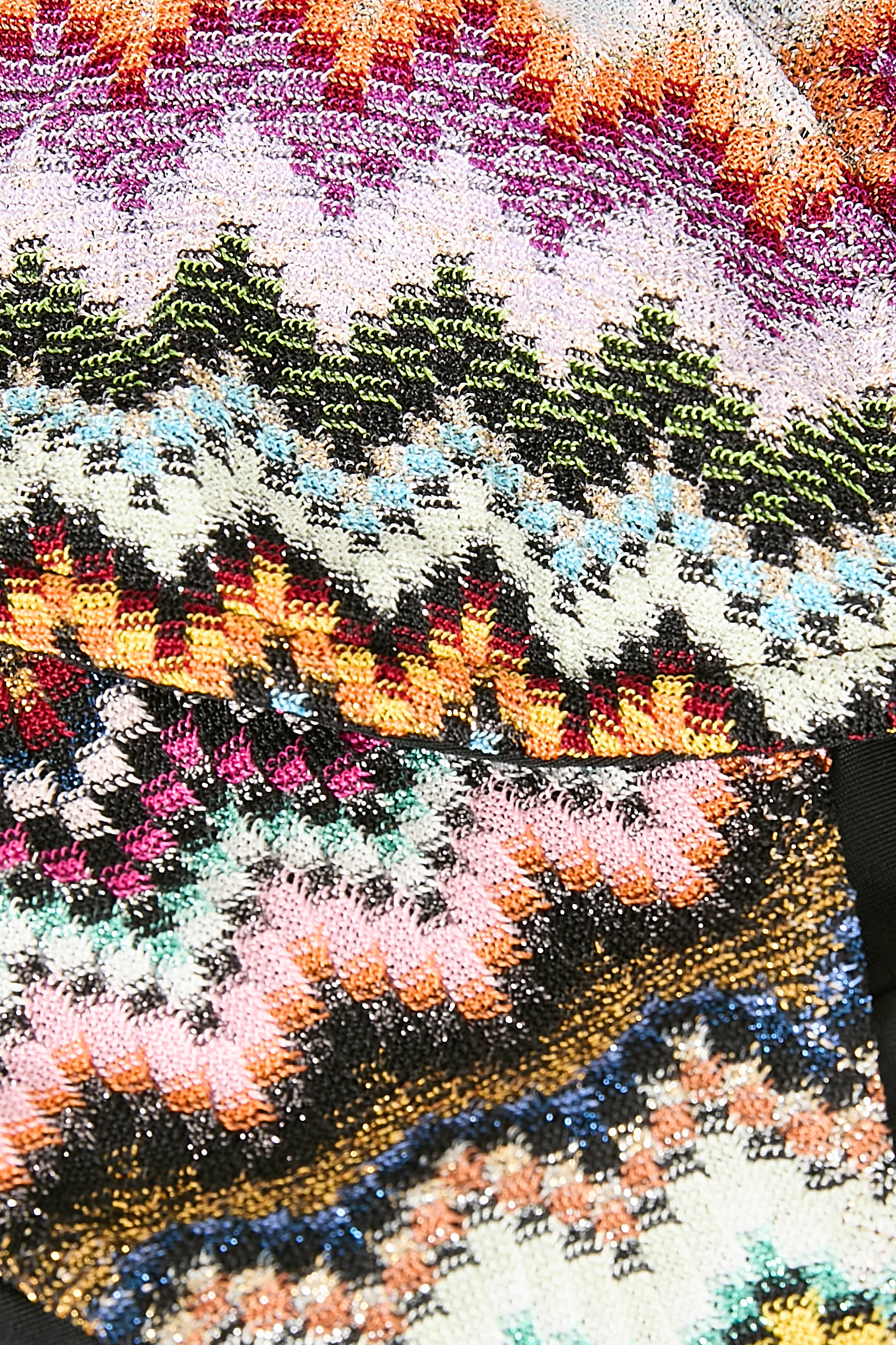 طقم بيكيني بنقشة بيكسيل متعرجة وقوالب مثلثية