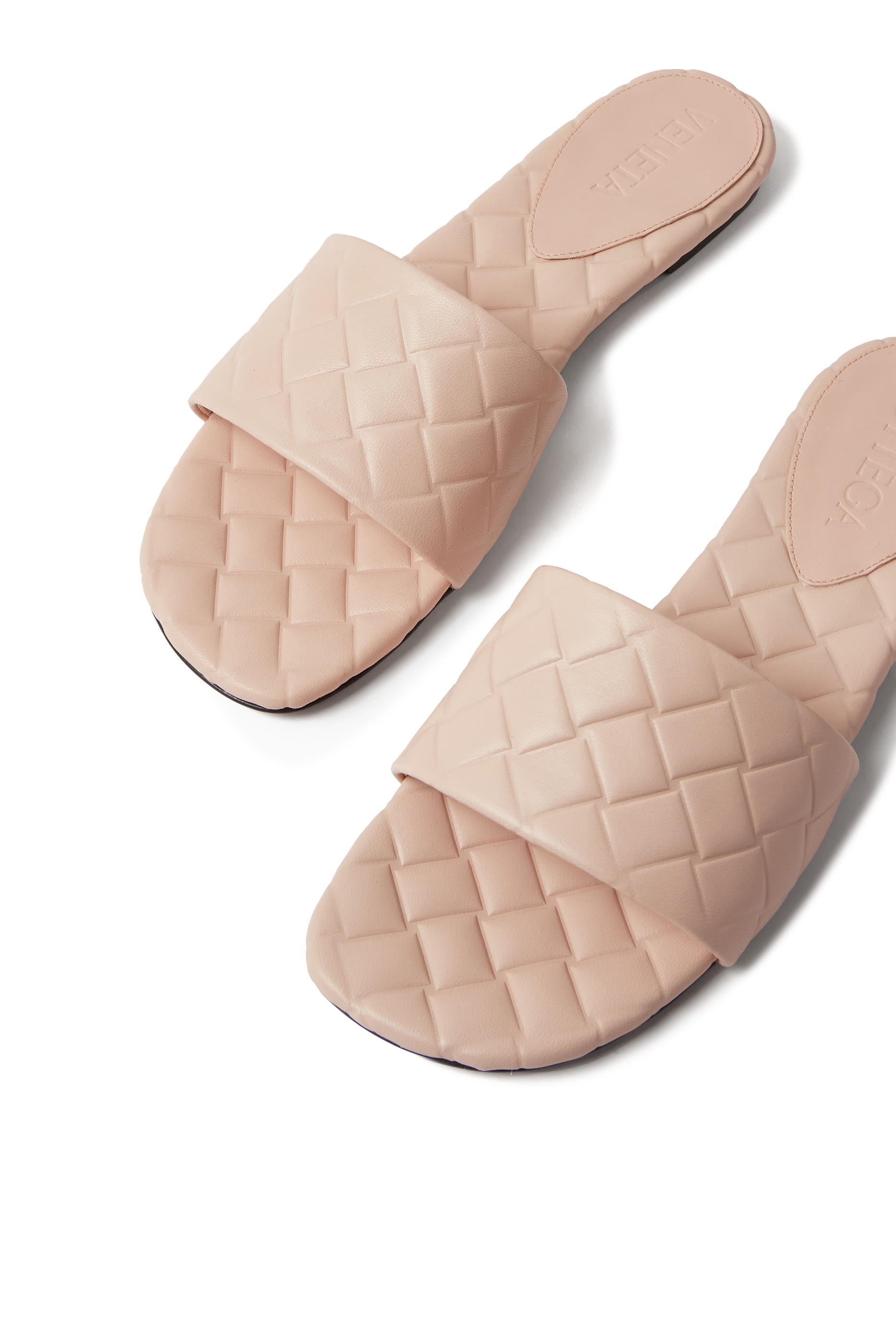 حذاء ايمي مفتوح من الخلف بنعل مسطح 