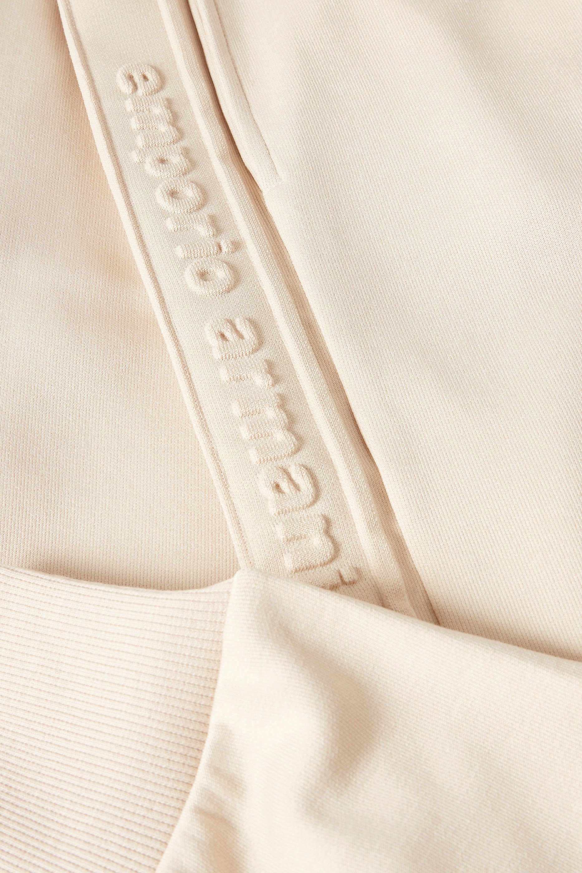 بنطال رياضي بشعار الماركة للأطفال