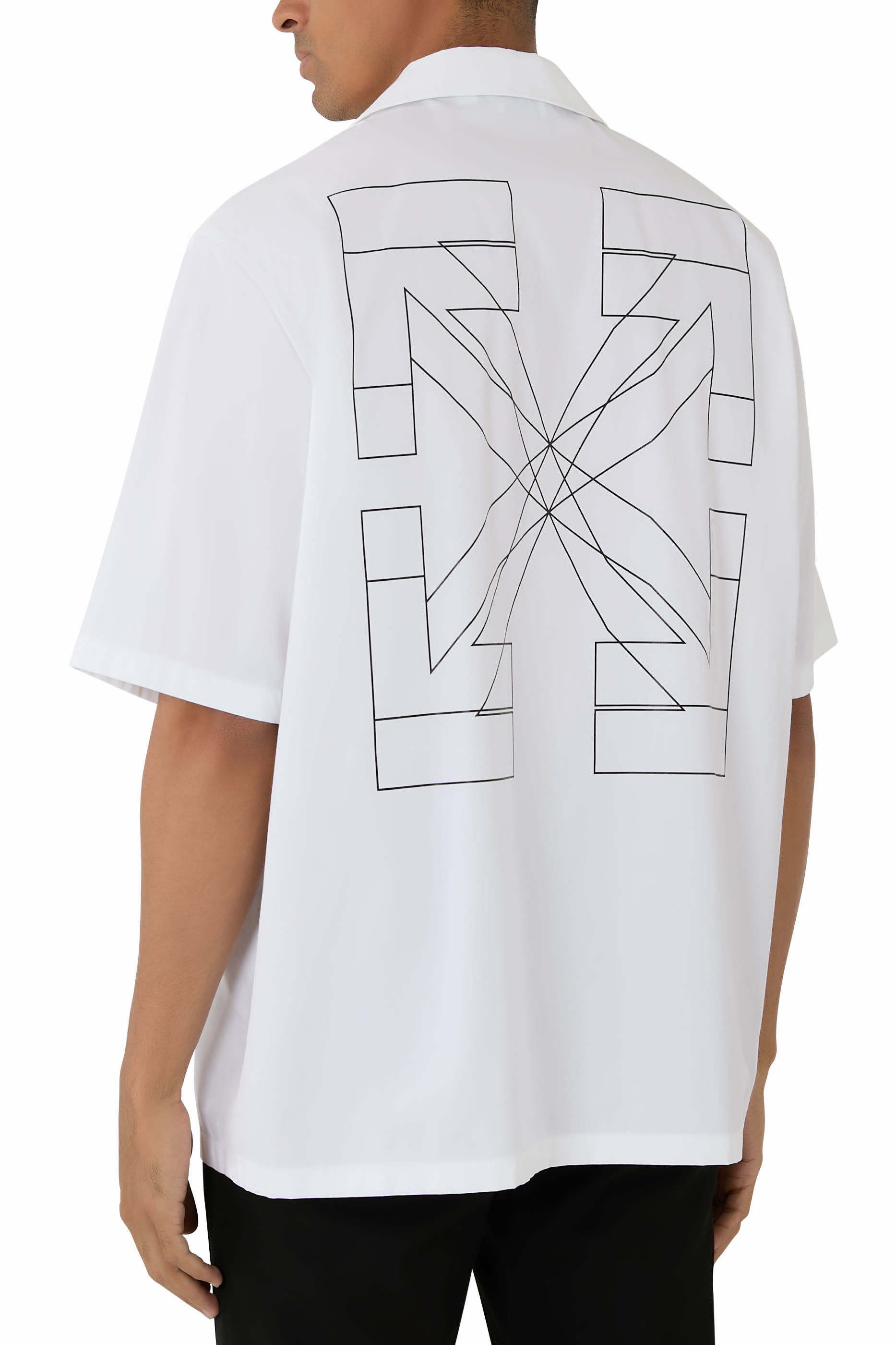 قميص بطبعة شعار الماركة