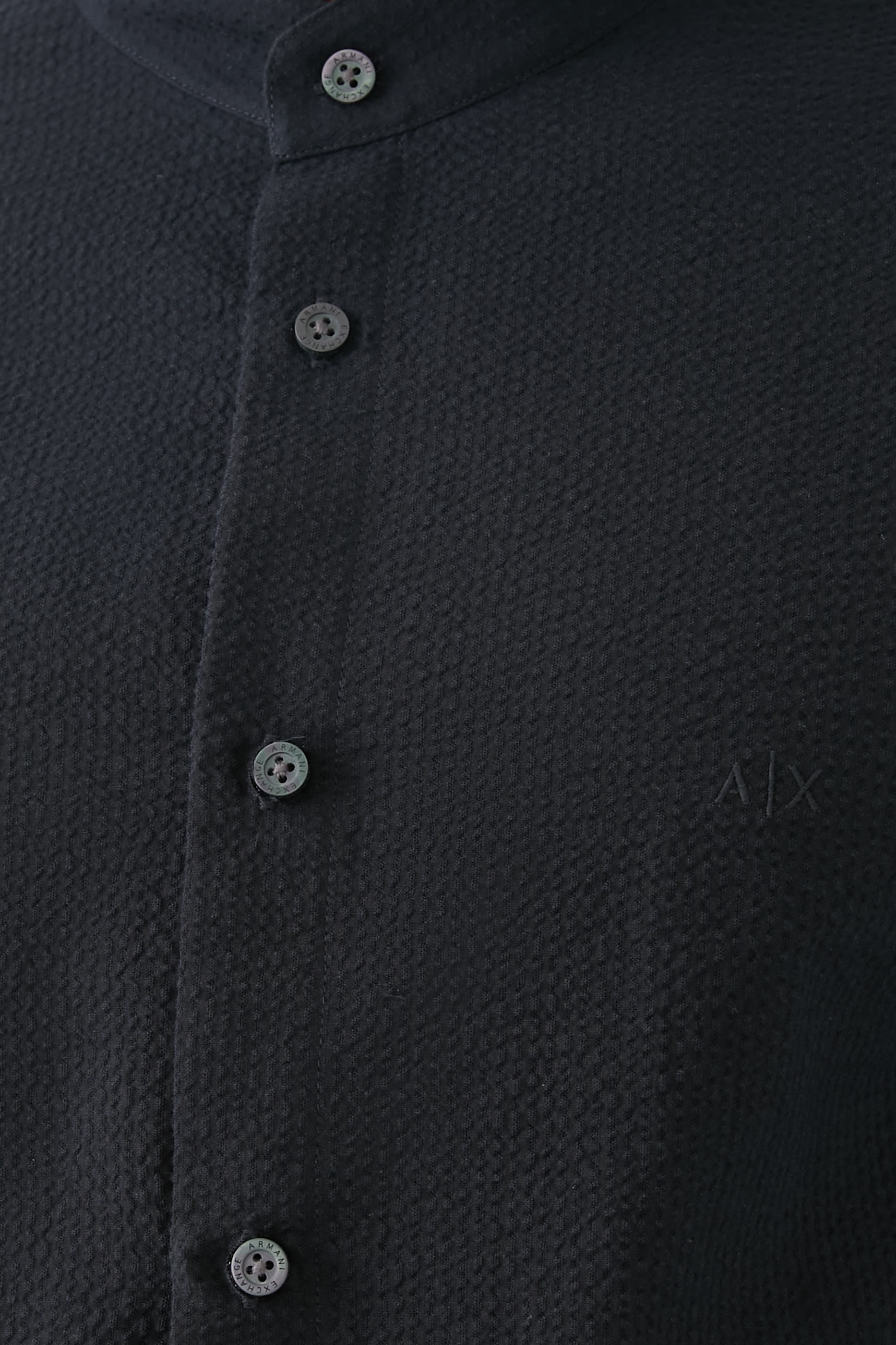 قميص بأكمام طويلة