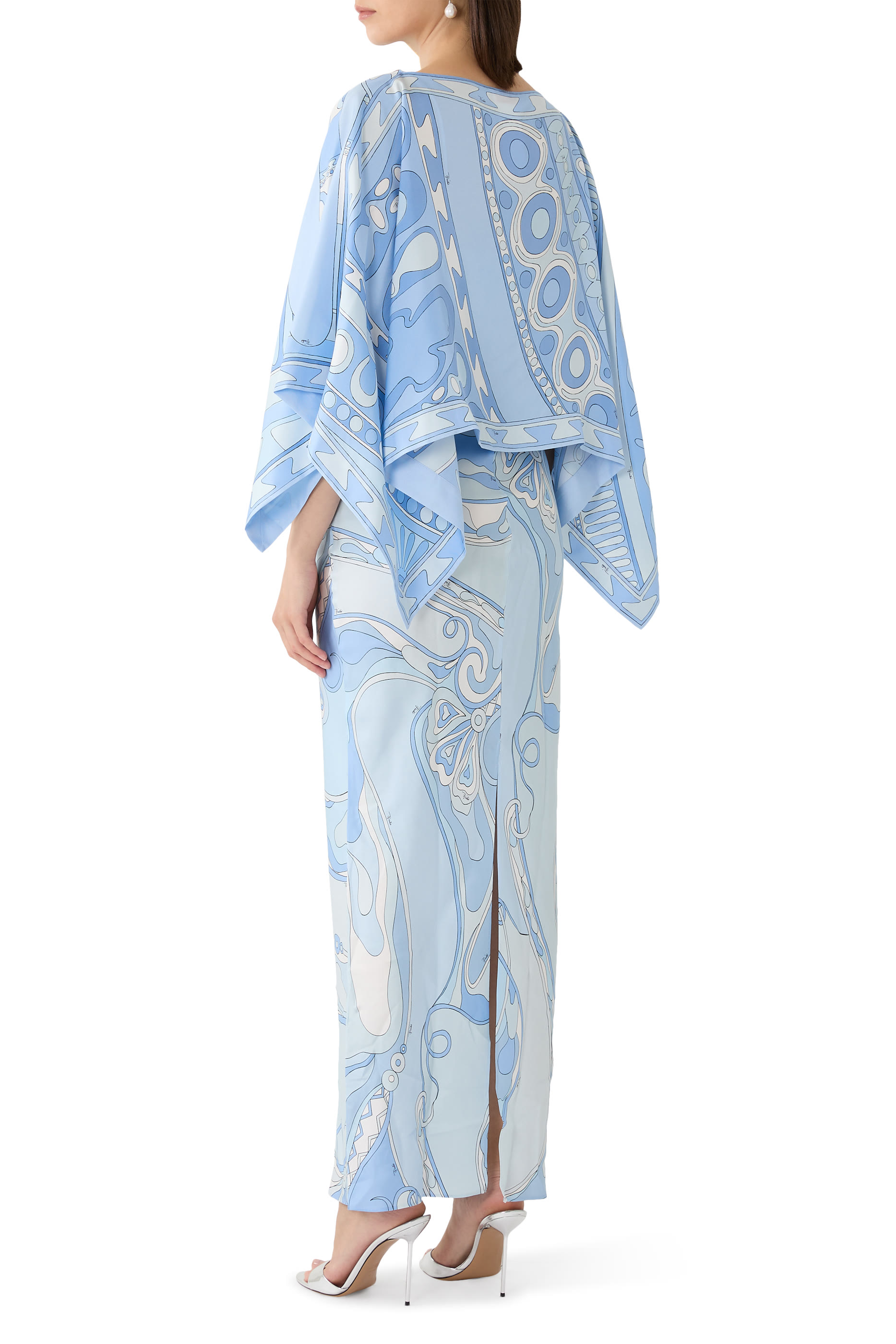 فستان بطبعة اوركيديه وسوليل بكاب