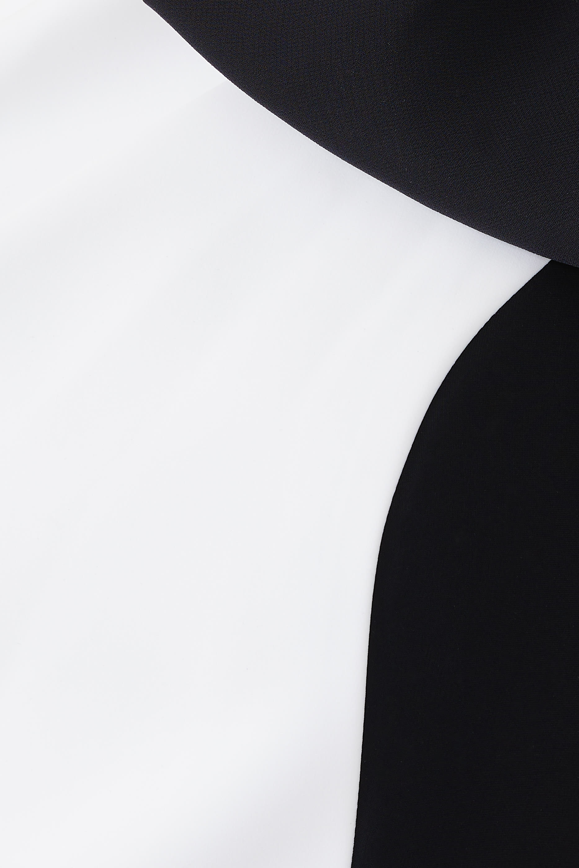 فستان سهرة بكتف مكشوف وعقدة سكوبا