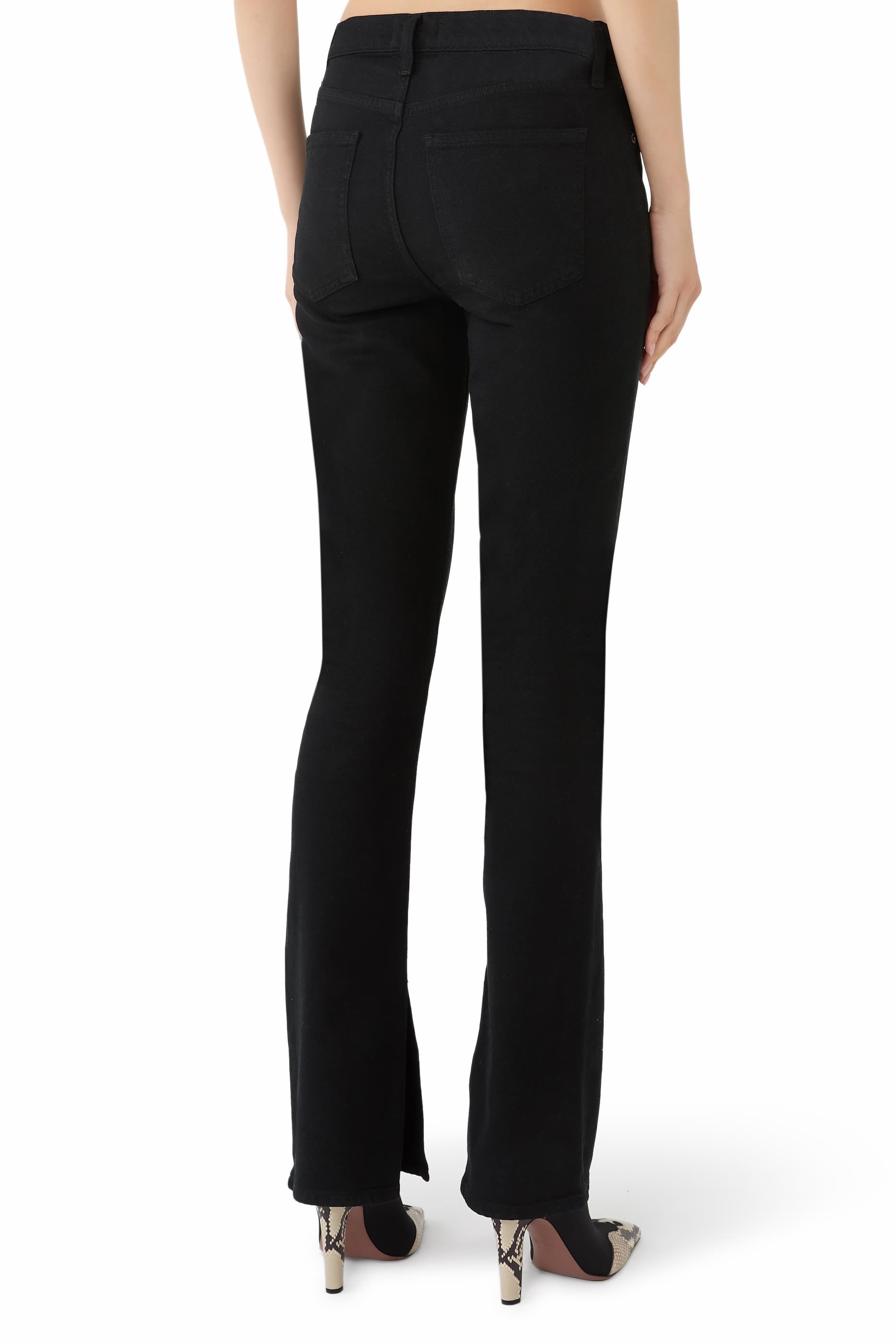 لغينغز إنغرام بقصة ضيقة وفتحات