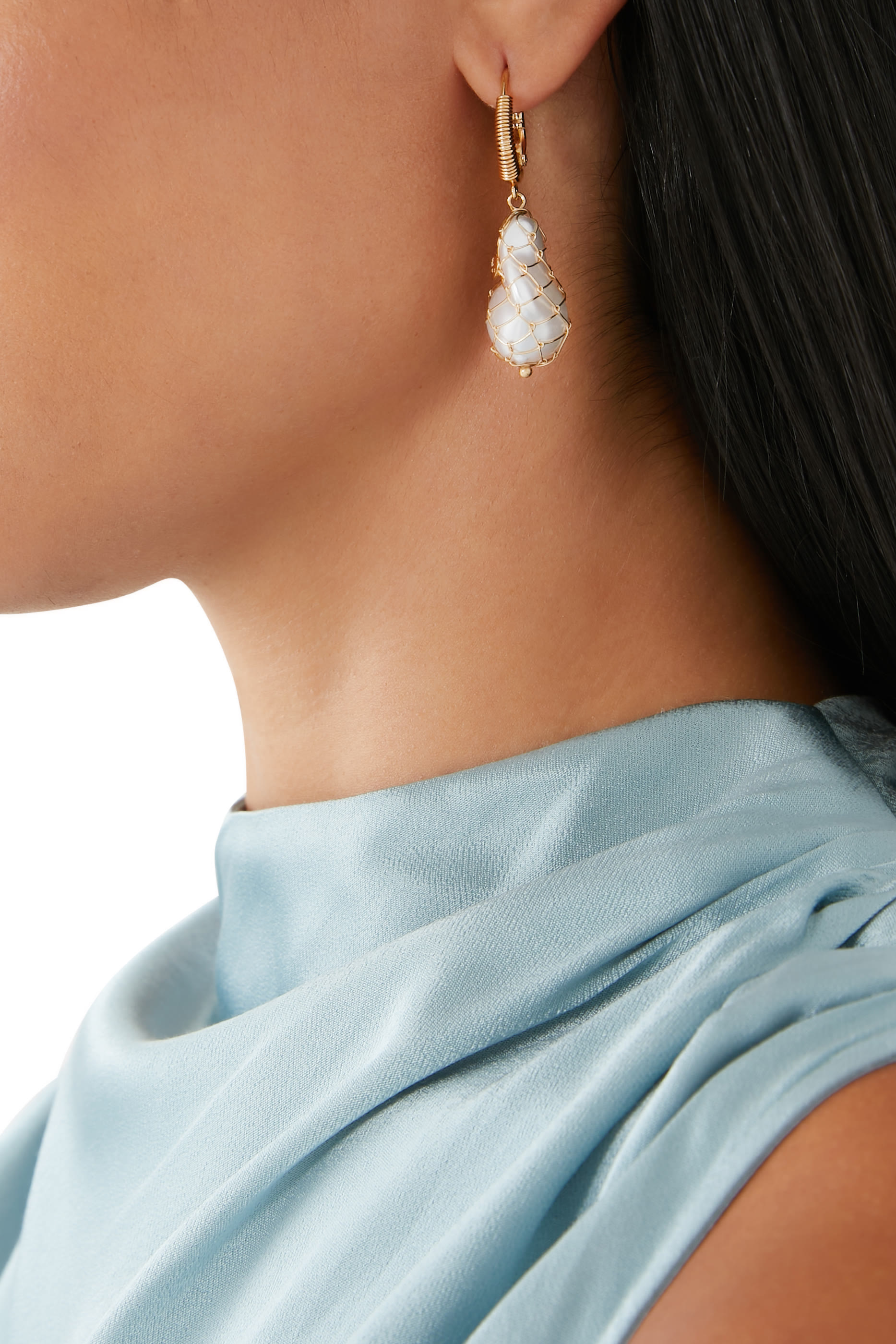 أقراط تاو بيوا مرصعة باللؤلؤ نحاس مطلي بالذهب