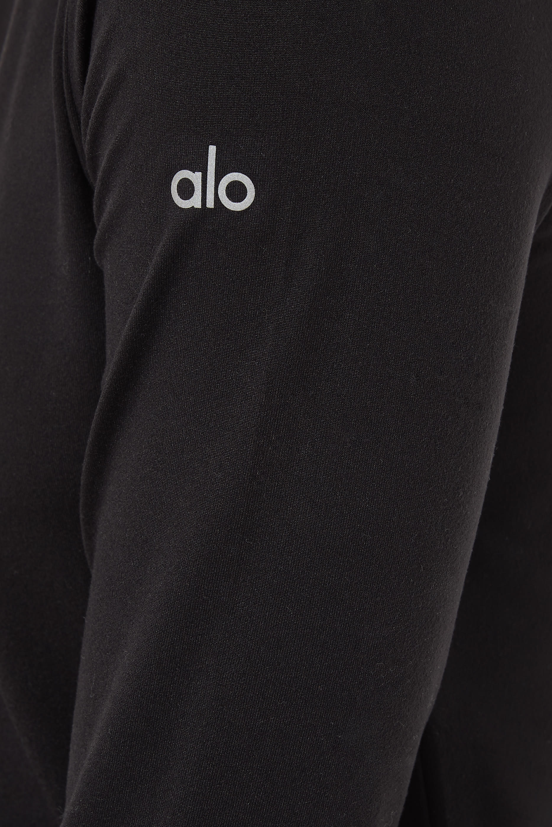 بلوزة فينيس بأكمام طويلة