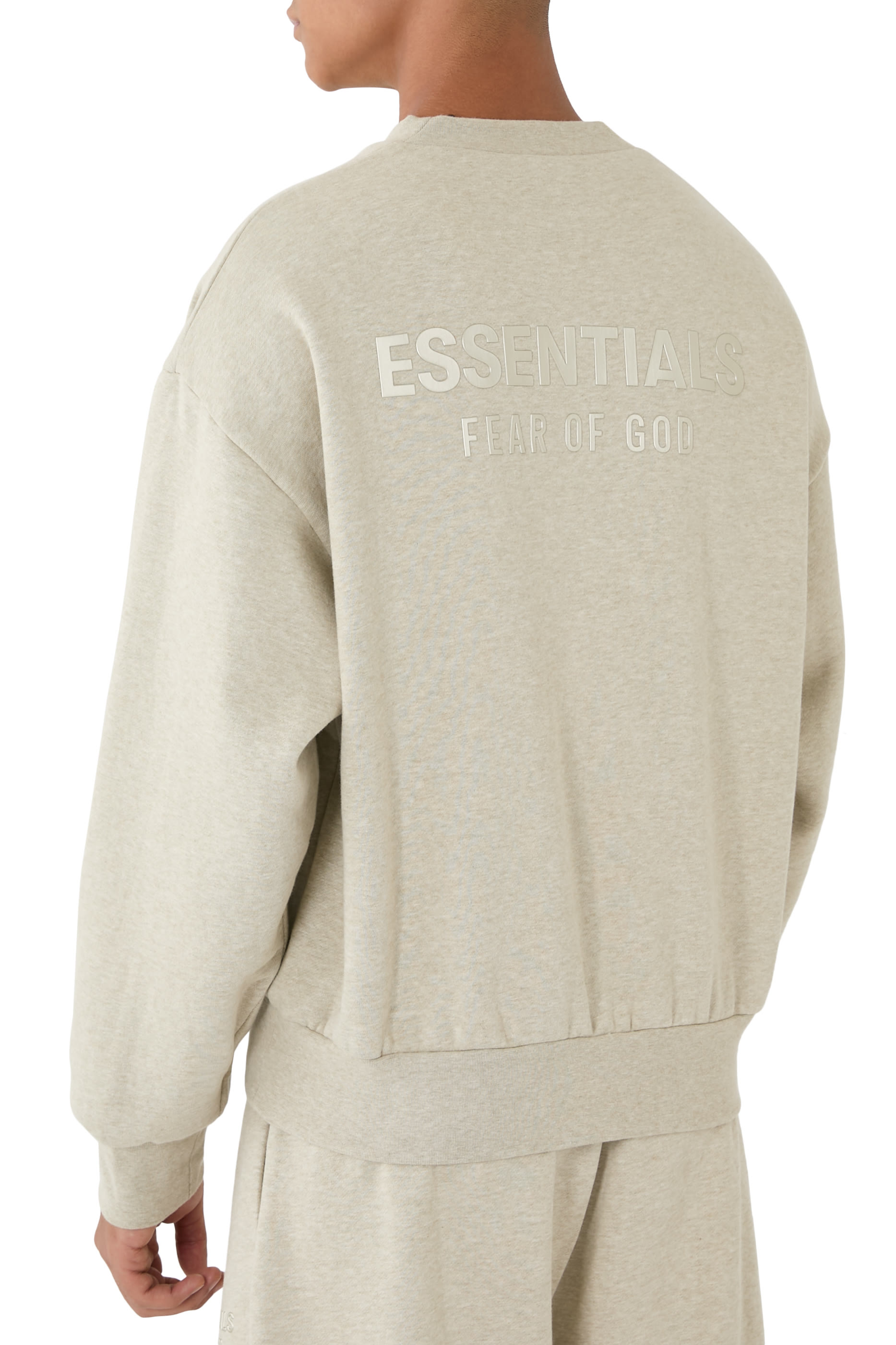 سويت شيرت بقصة كلاسيكية بياقة ضيقة صوف