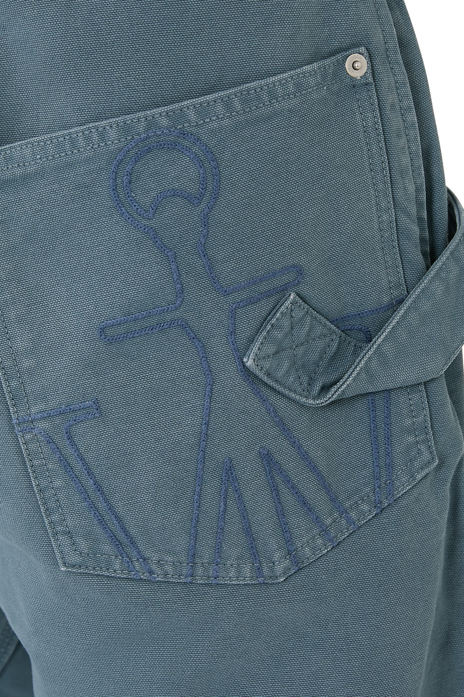 بنطال بتصميم عملي بتفاصيل ملفوفة