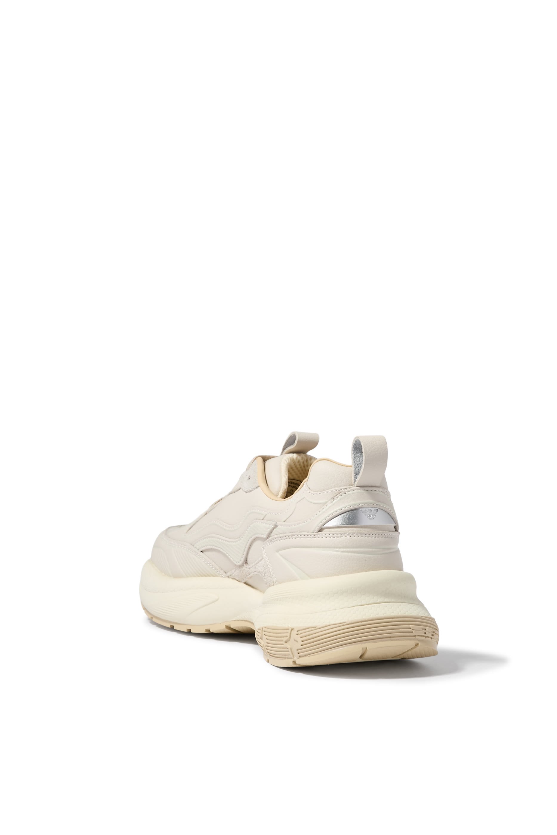 سنيكرز بشعار الماركة جلد