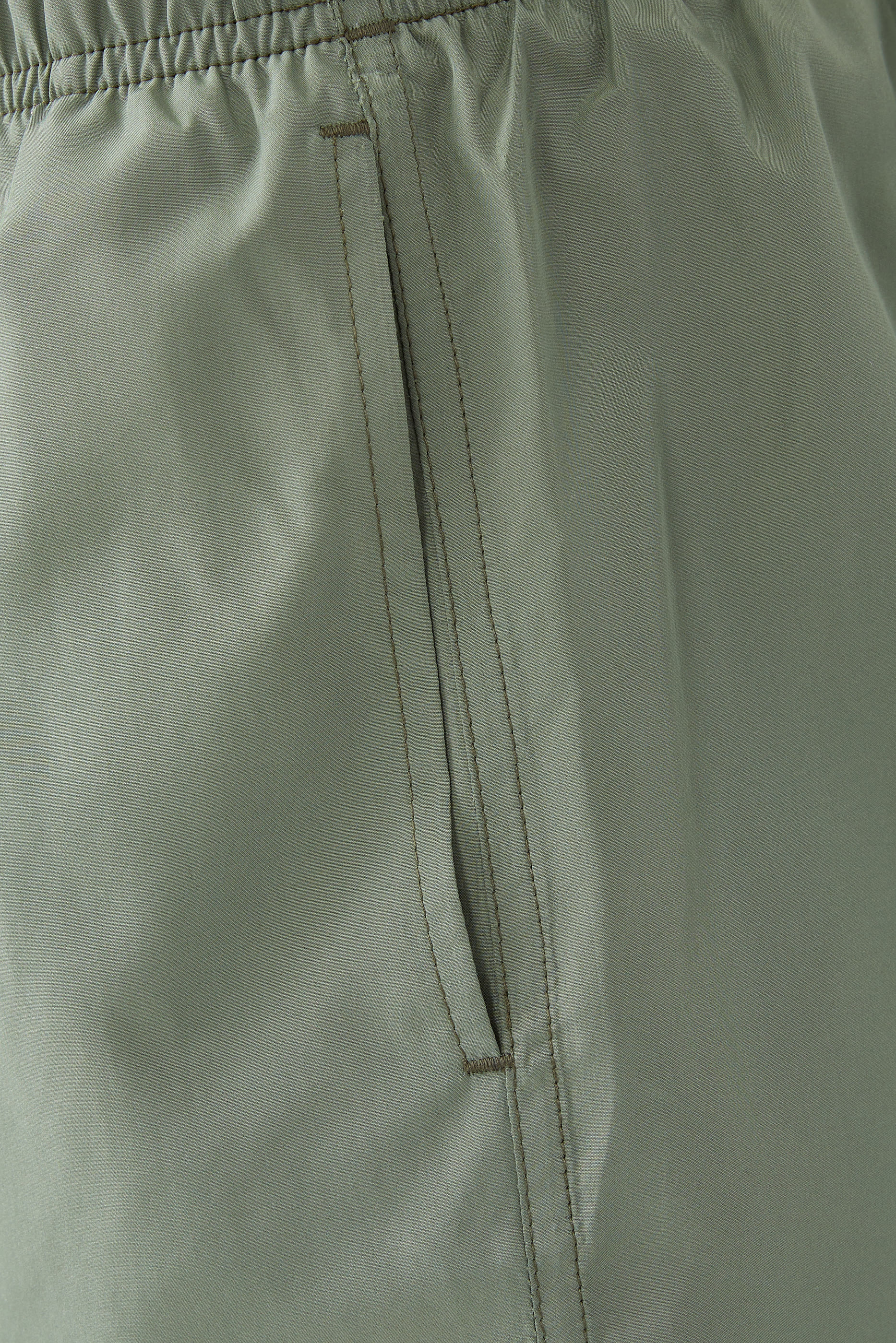 شورت سباحة سادة باللون الأخضر المتوسط