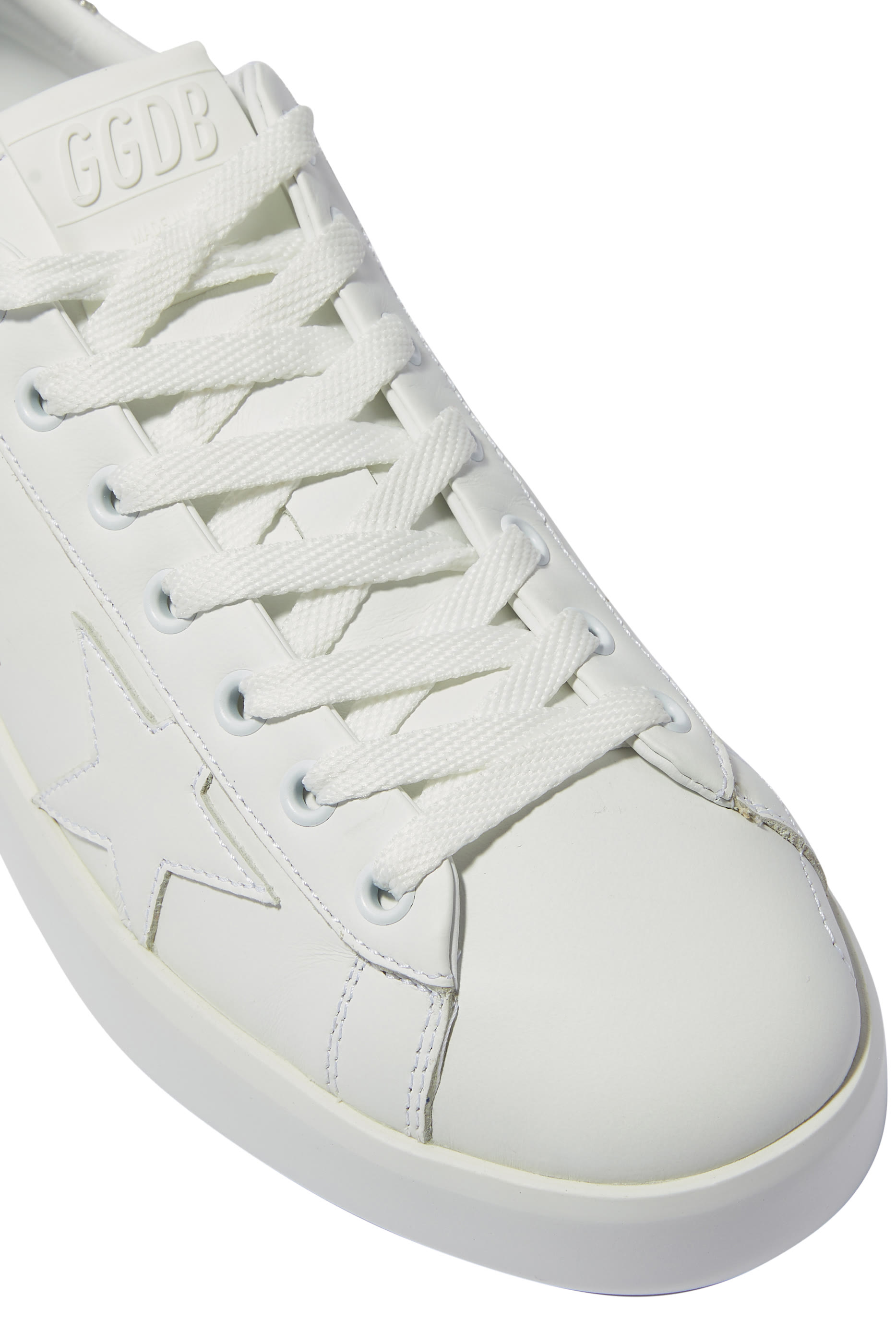 سنيكرز بكعب سميك وغليتر في الخلف