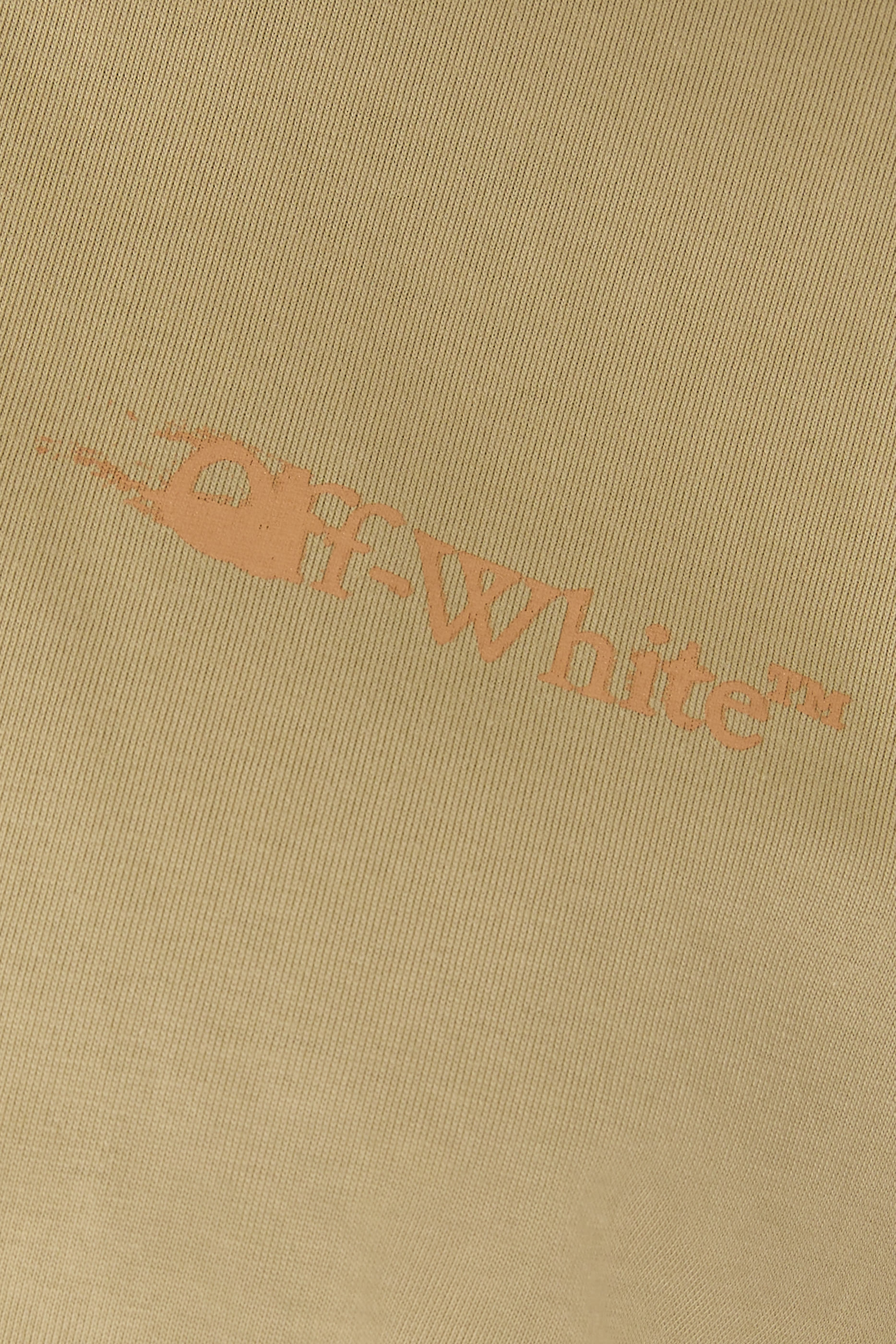 تيشيرت بقصة ضيقة مزين بشعار الماركة