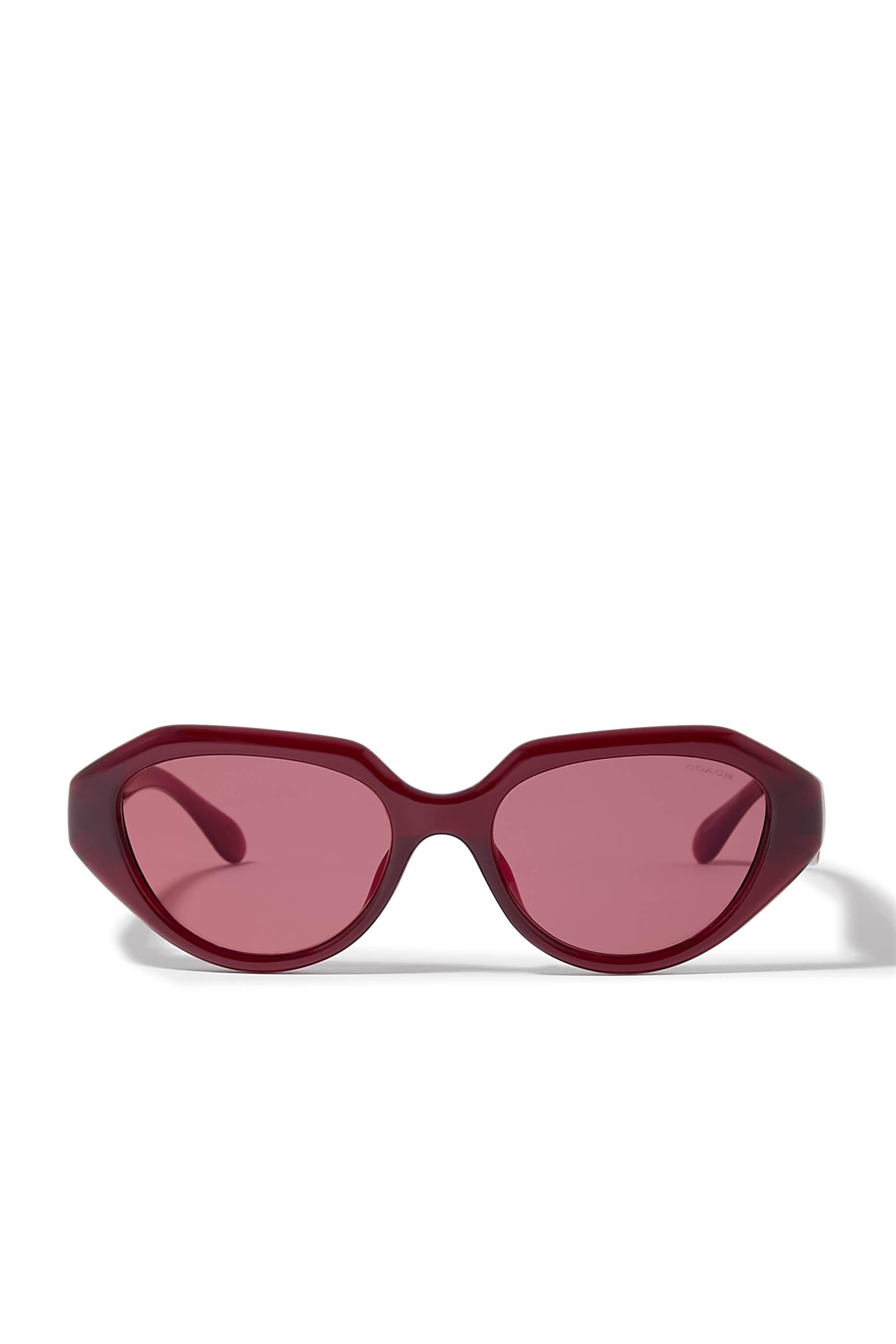 نظارة شمسية بإطار غير منتظم وشعار C منحوت على الذراعين