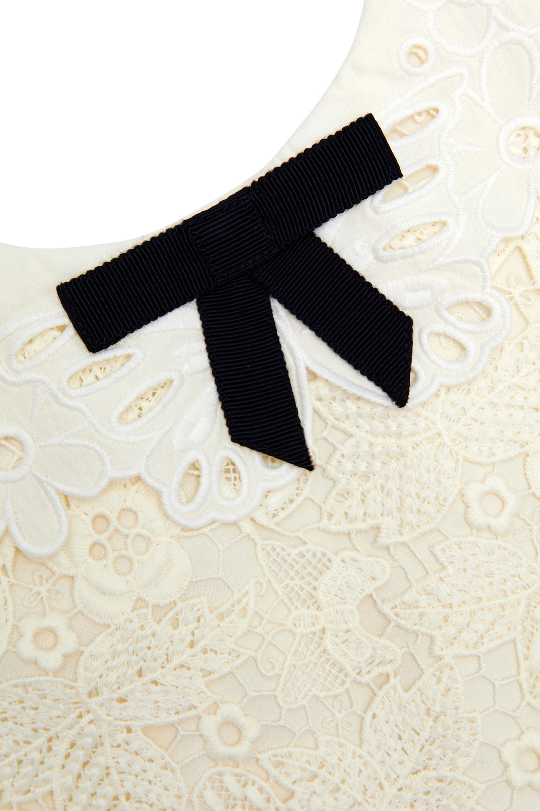 فستان دانتيل بنقشة فراشة للأطفال