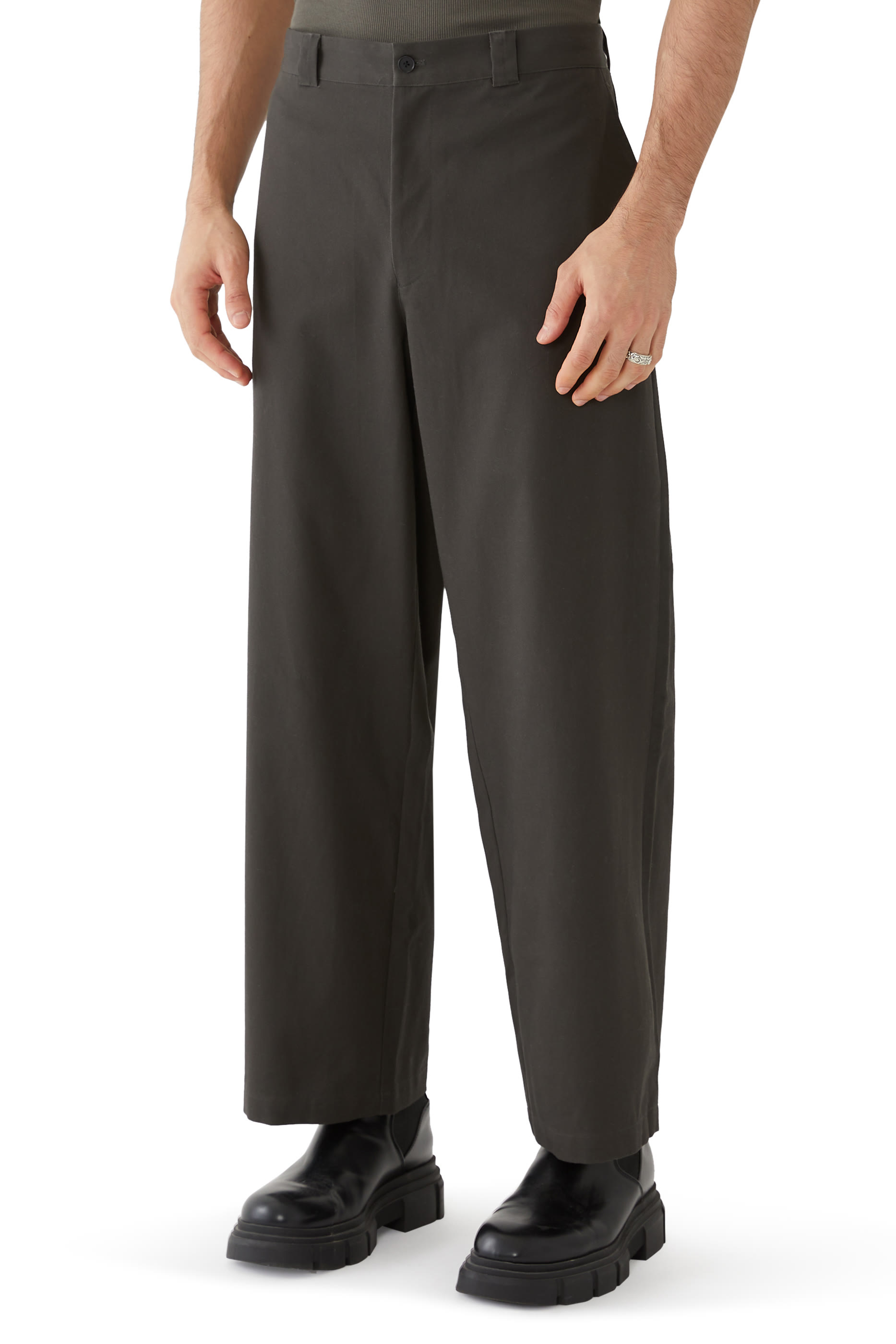 بنطال تشينو بقصة مريحة