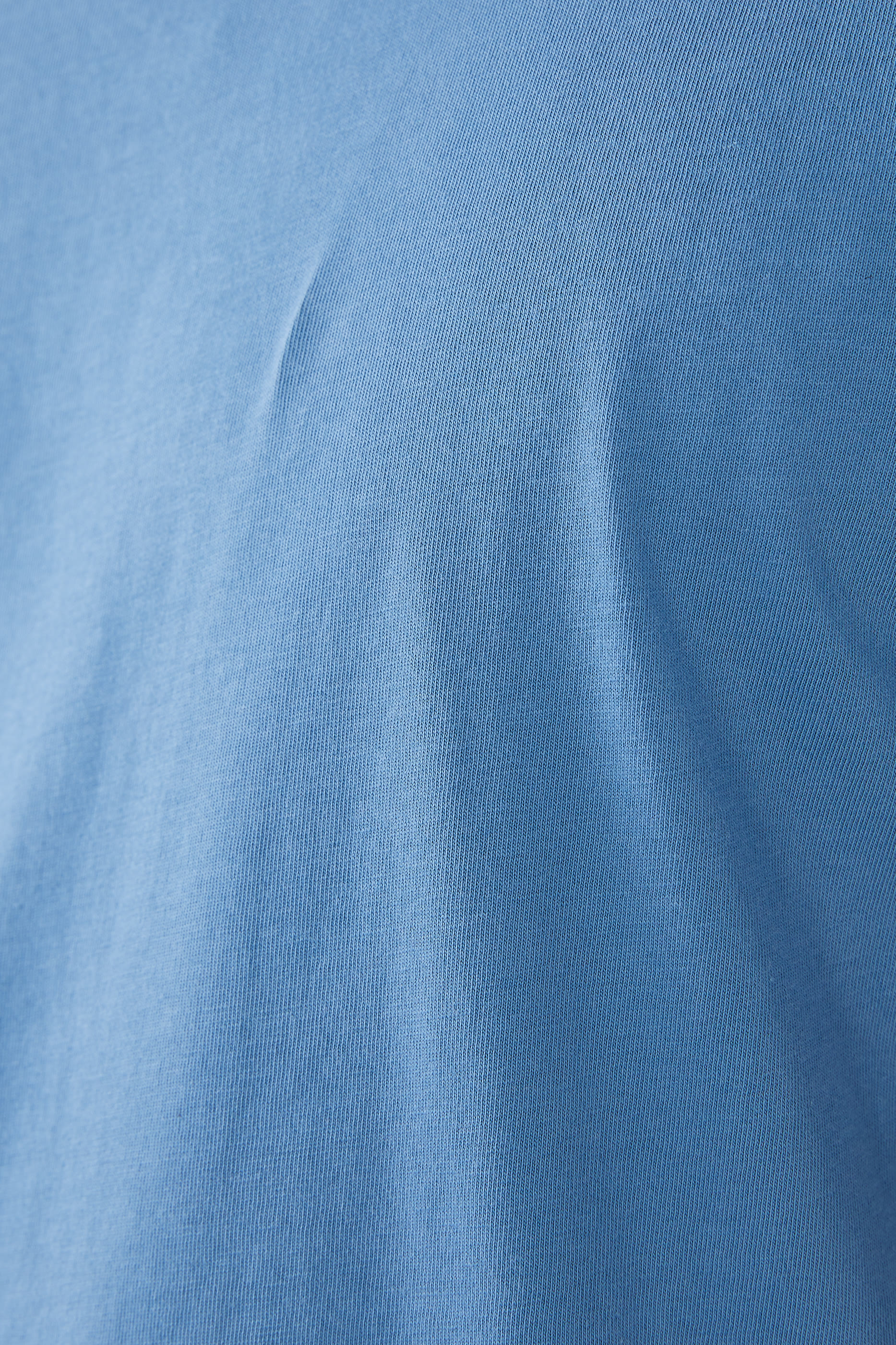 تيشيرت بأكمام قصيرة