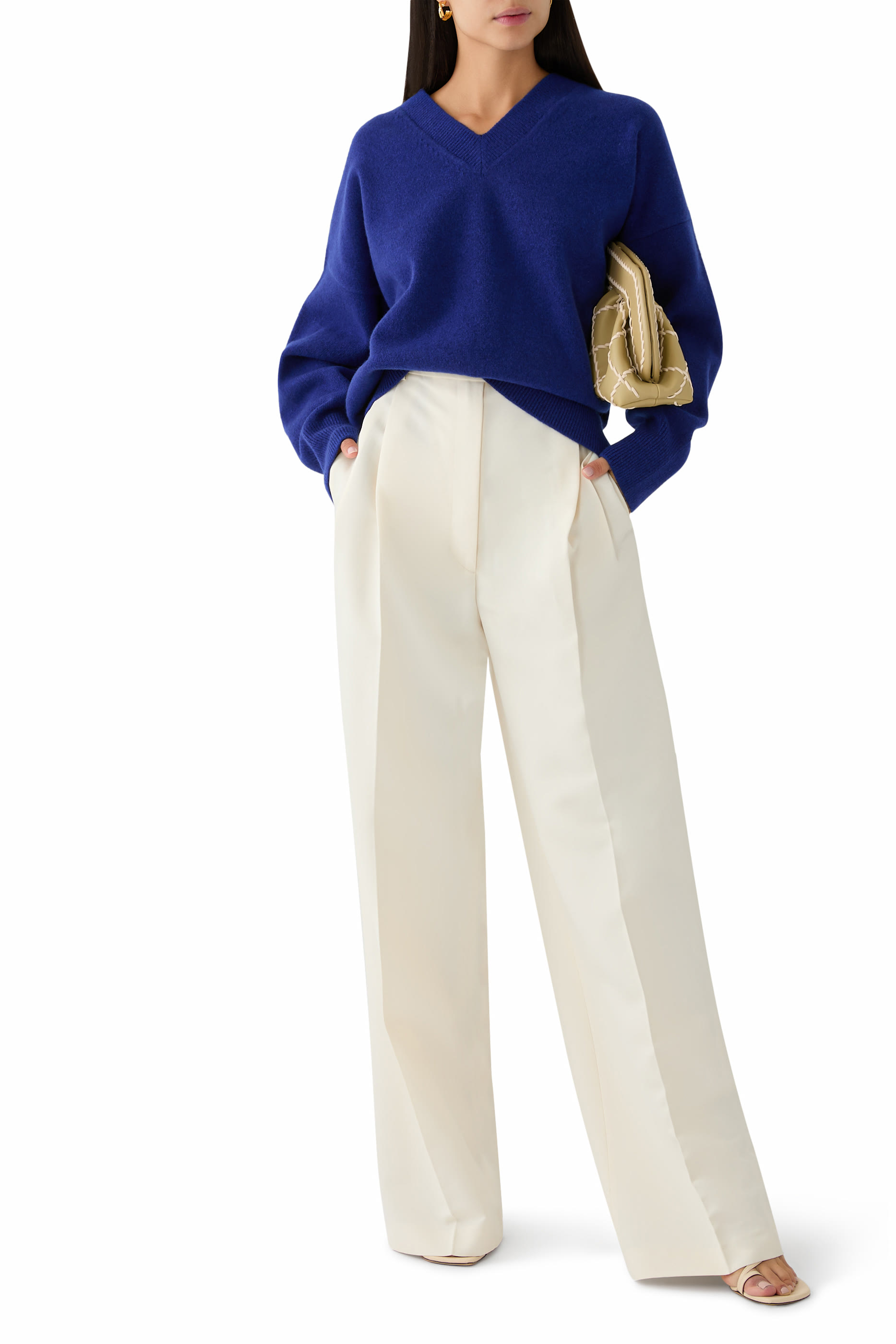 سترة بياقة كلاسيكية على شكل حرف V