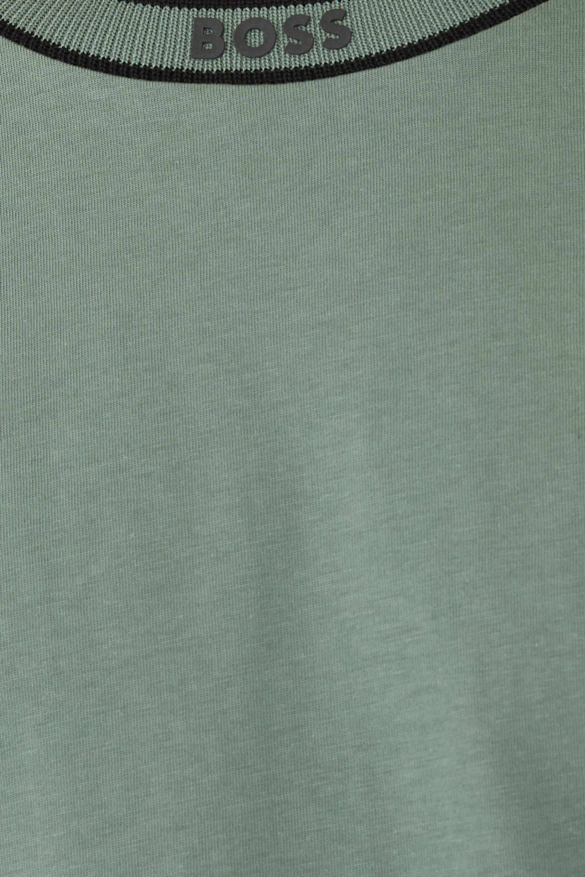 تيشيرت بياقة مخططة بشعار الماركة