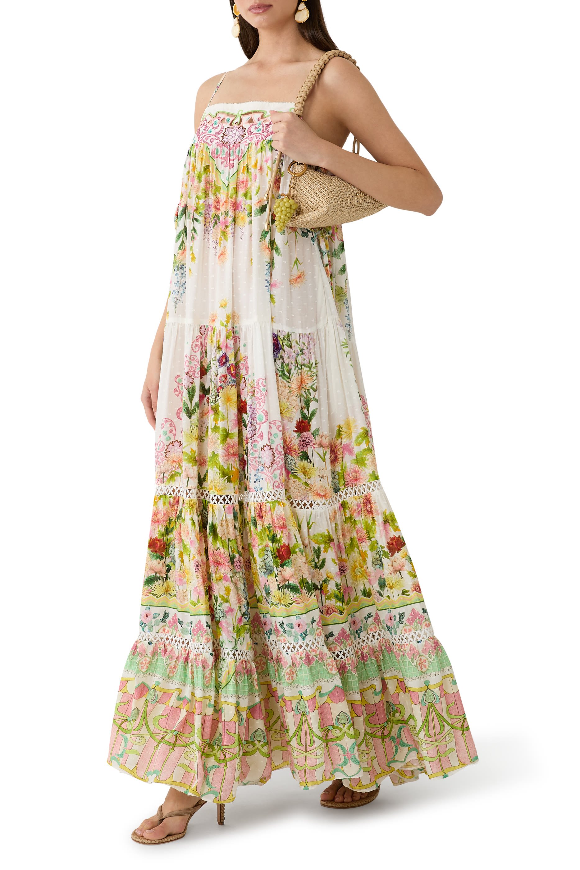 فستان طويل بطيات مزين بفيونكة