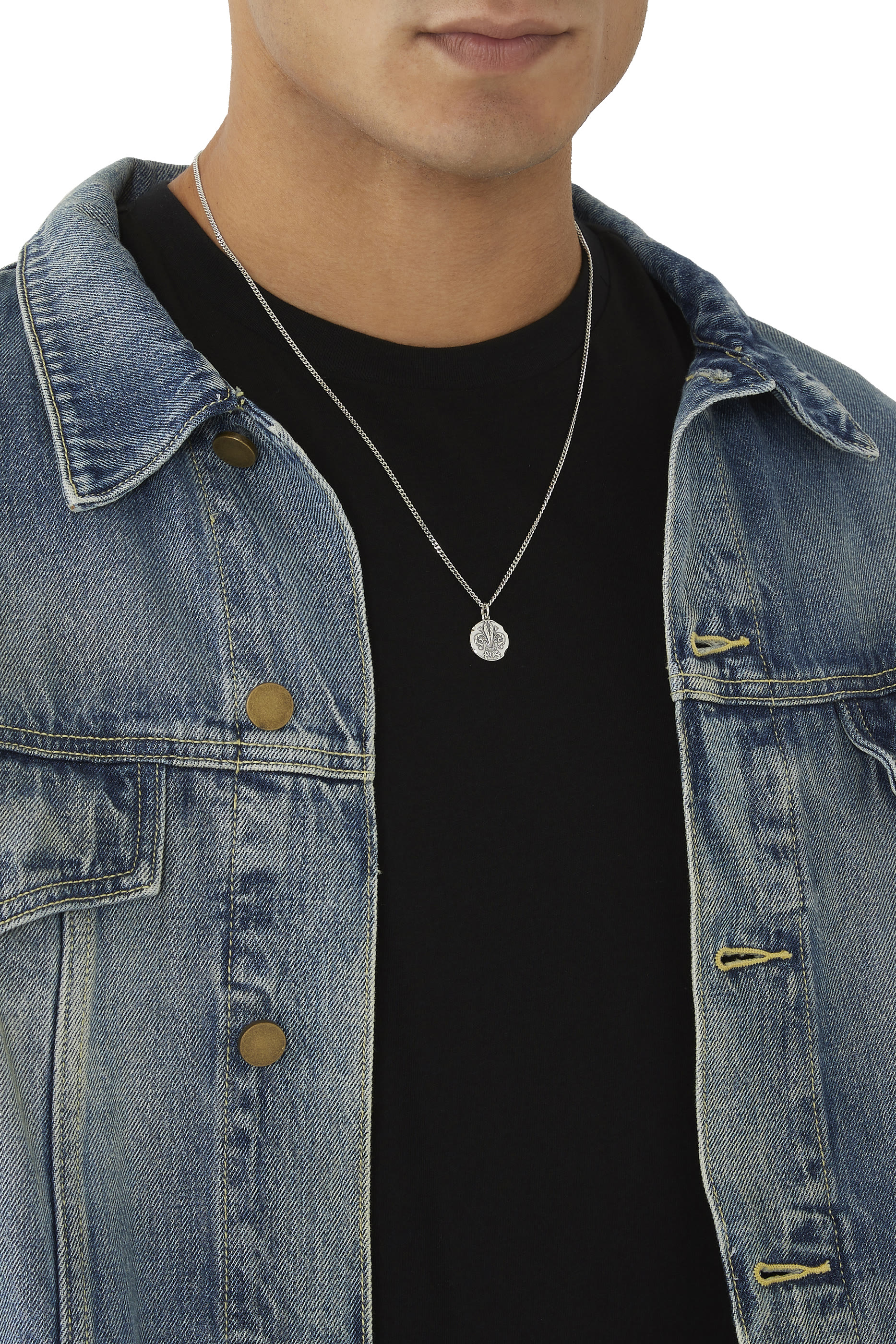 قلادة بدلاية دائرية محفورة بزهرة الزنبق