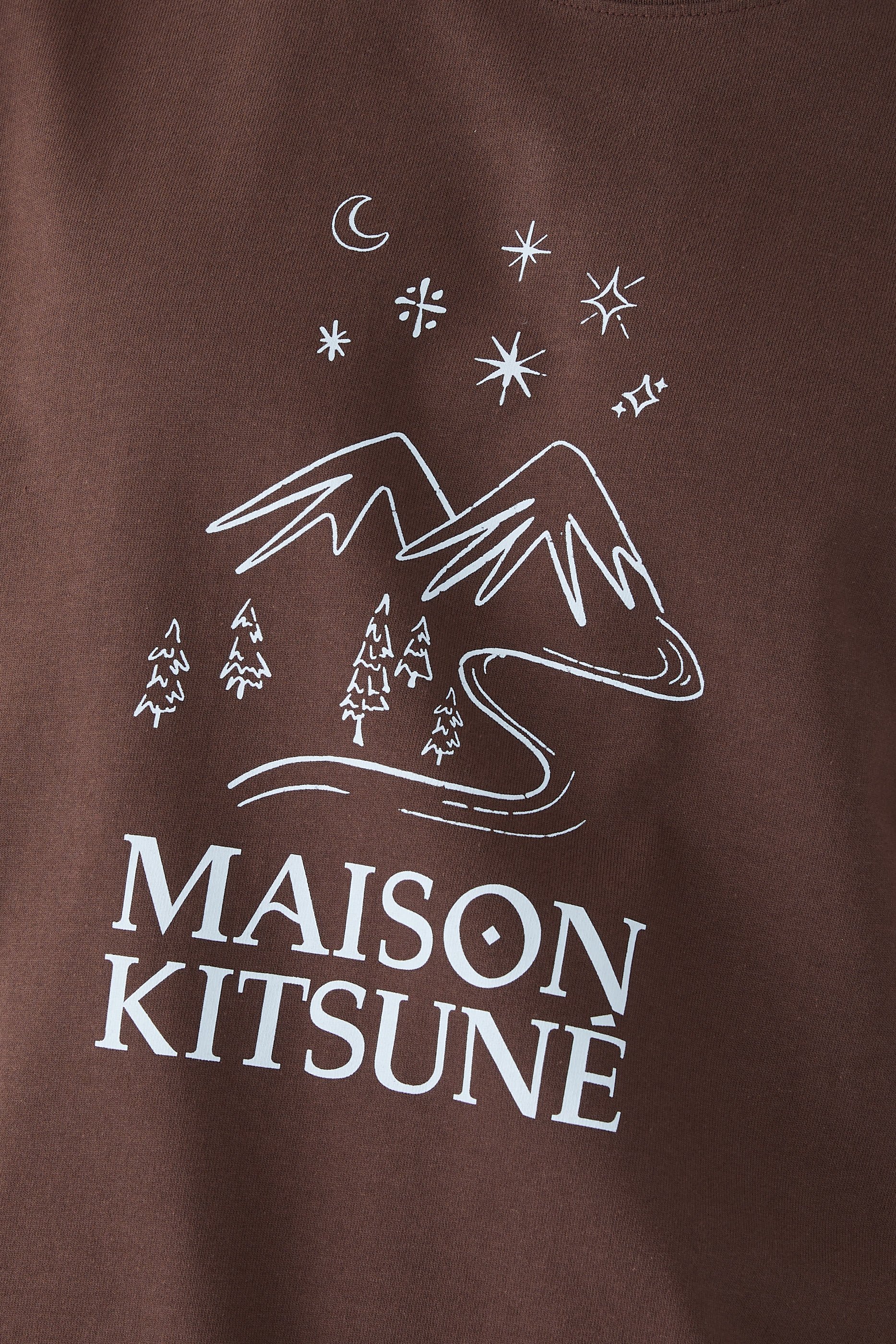 تيشيرت بقصة مريحة برسومات مناظر طبيعية