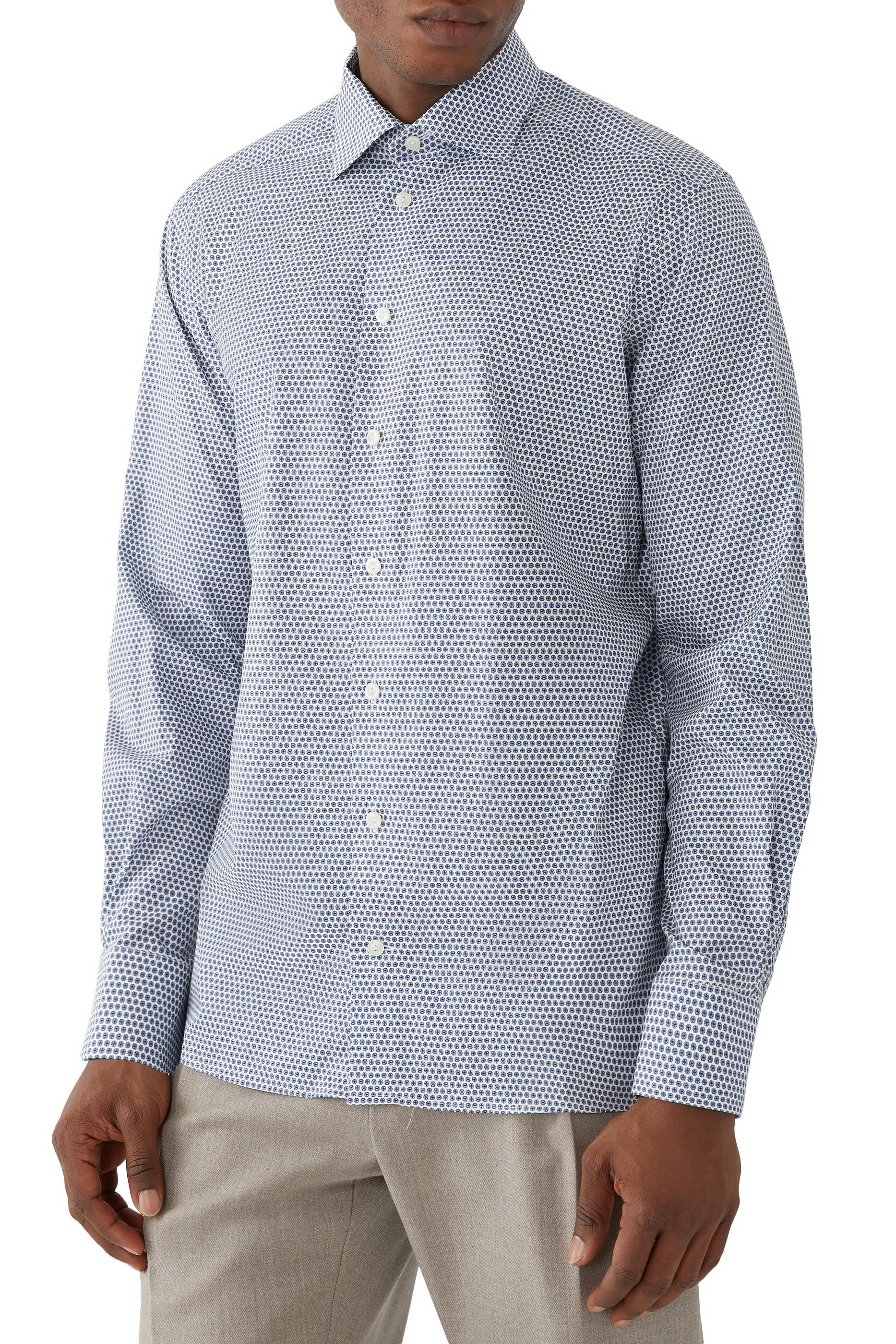 قميص بأكمام طويلة