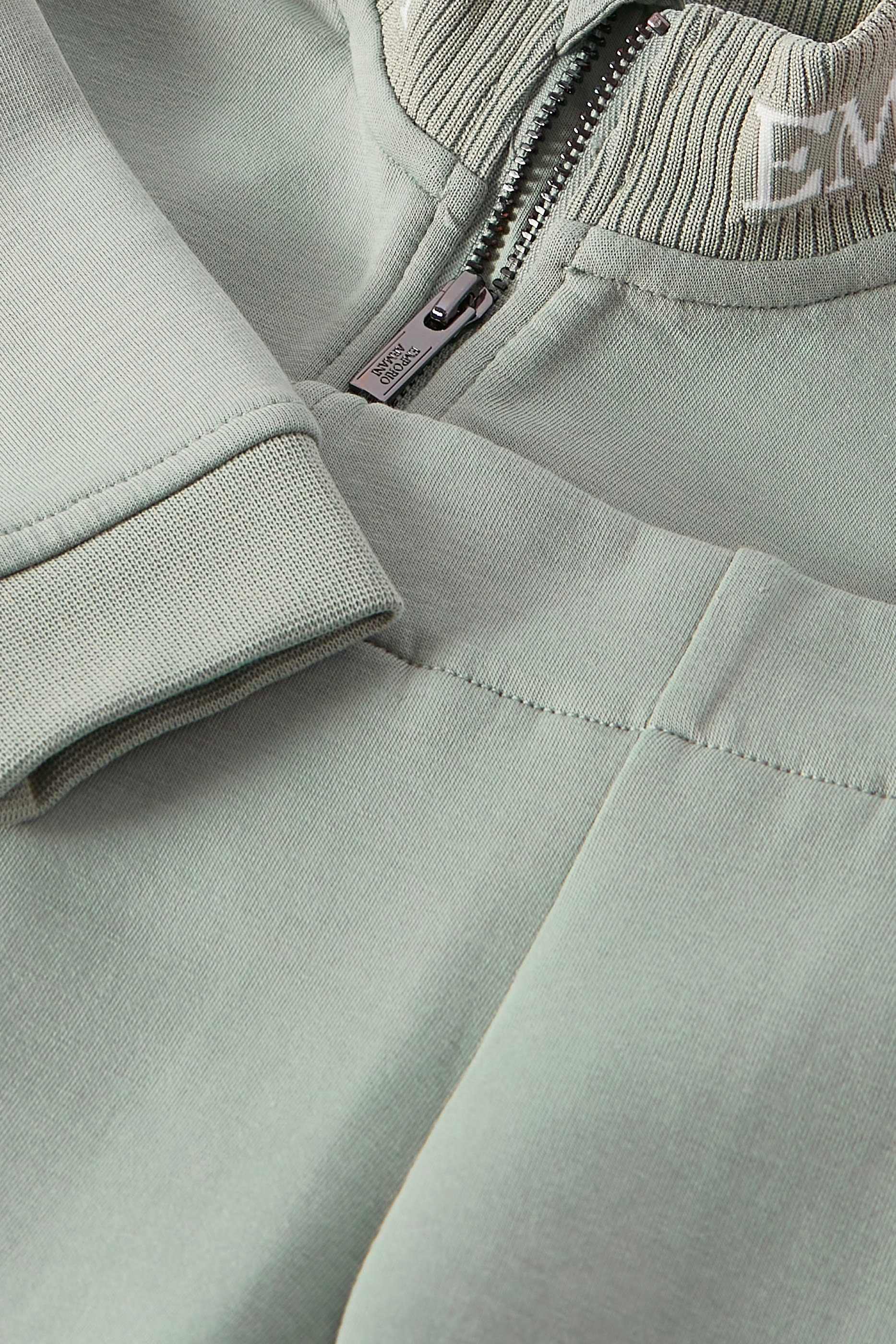 بدلة رياضية بشعار الماركة للأطفال