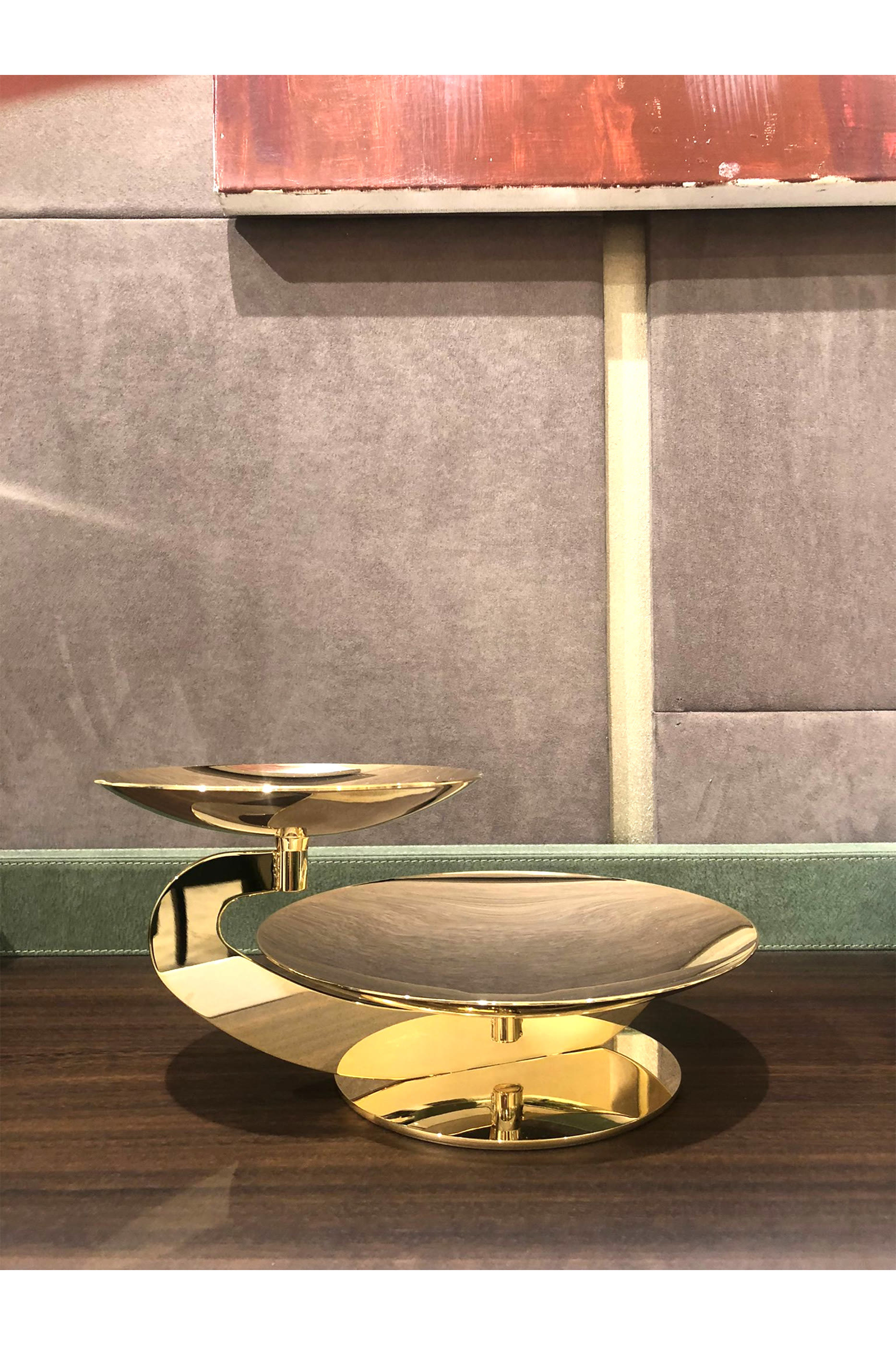 قطعة ديكور مطلية بالذهب