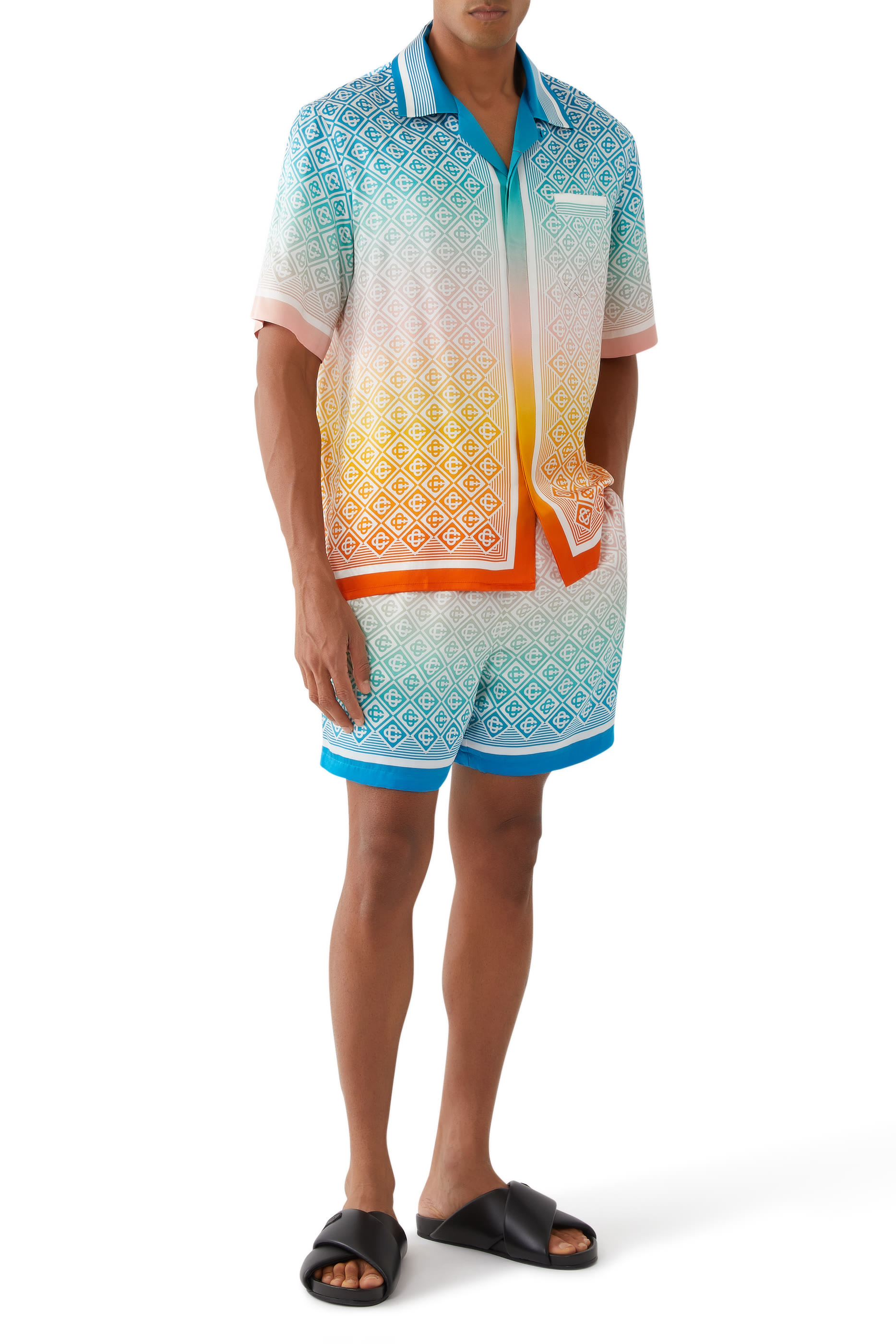 تيشيرت بأكمام قصيرة وياقة كوبية