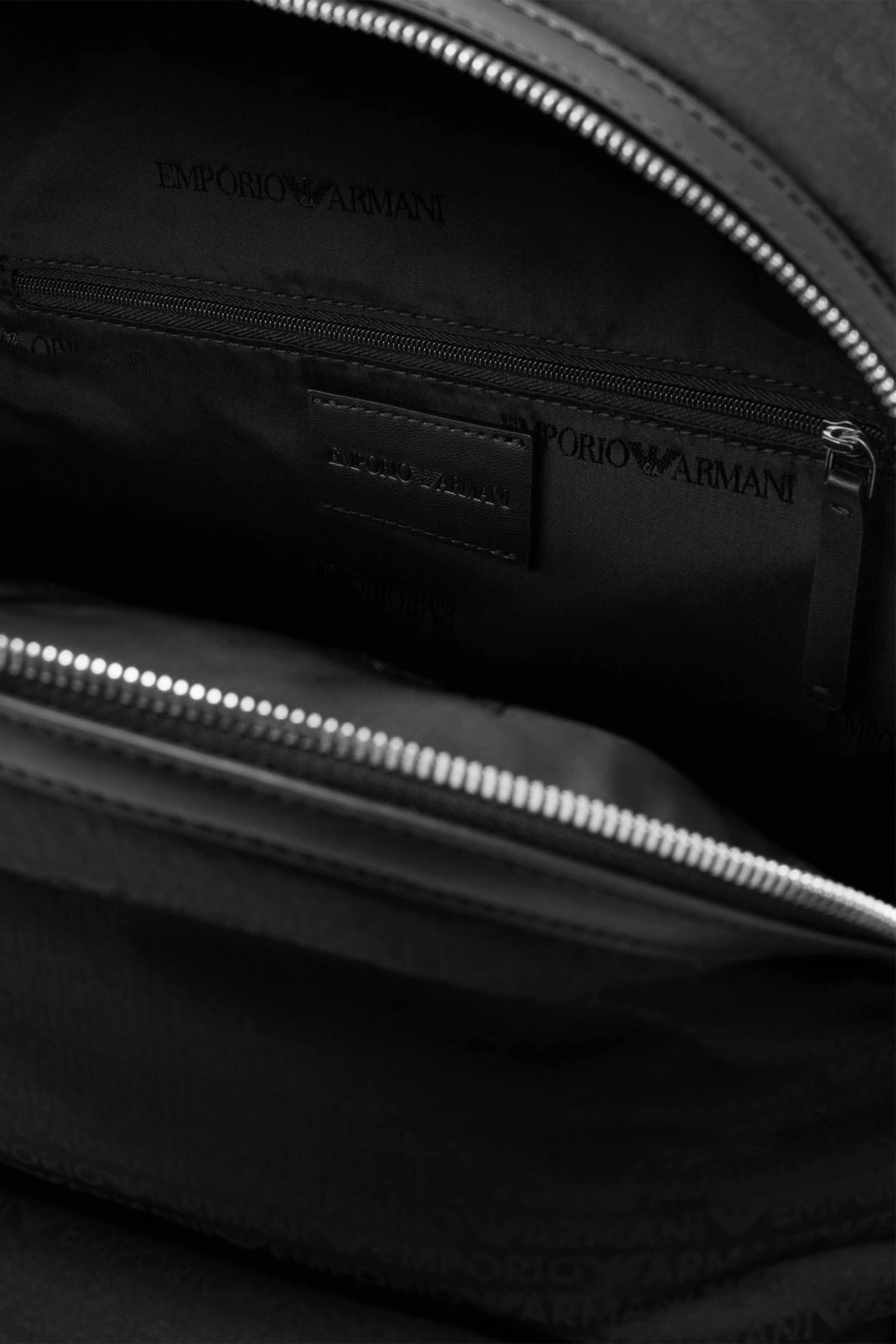 حقيبة ظهر مستديرة بشعار الماركة نايلون