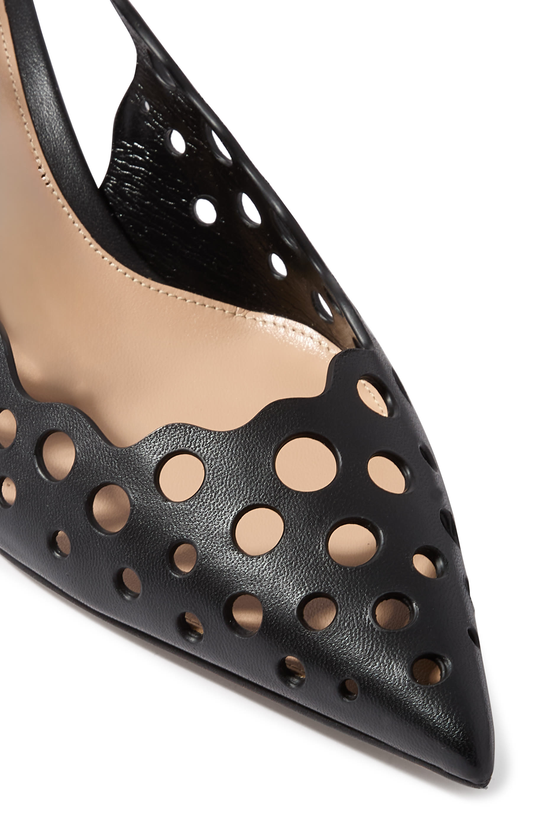 حذاء 55 بفتحات وسير خلفي