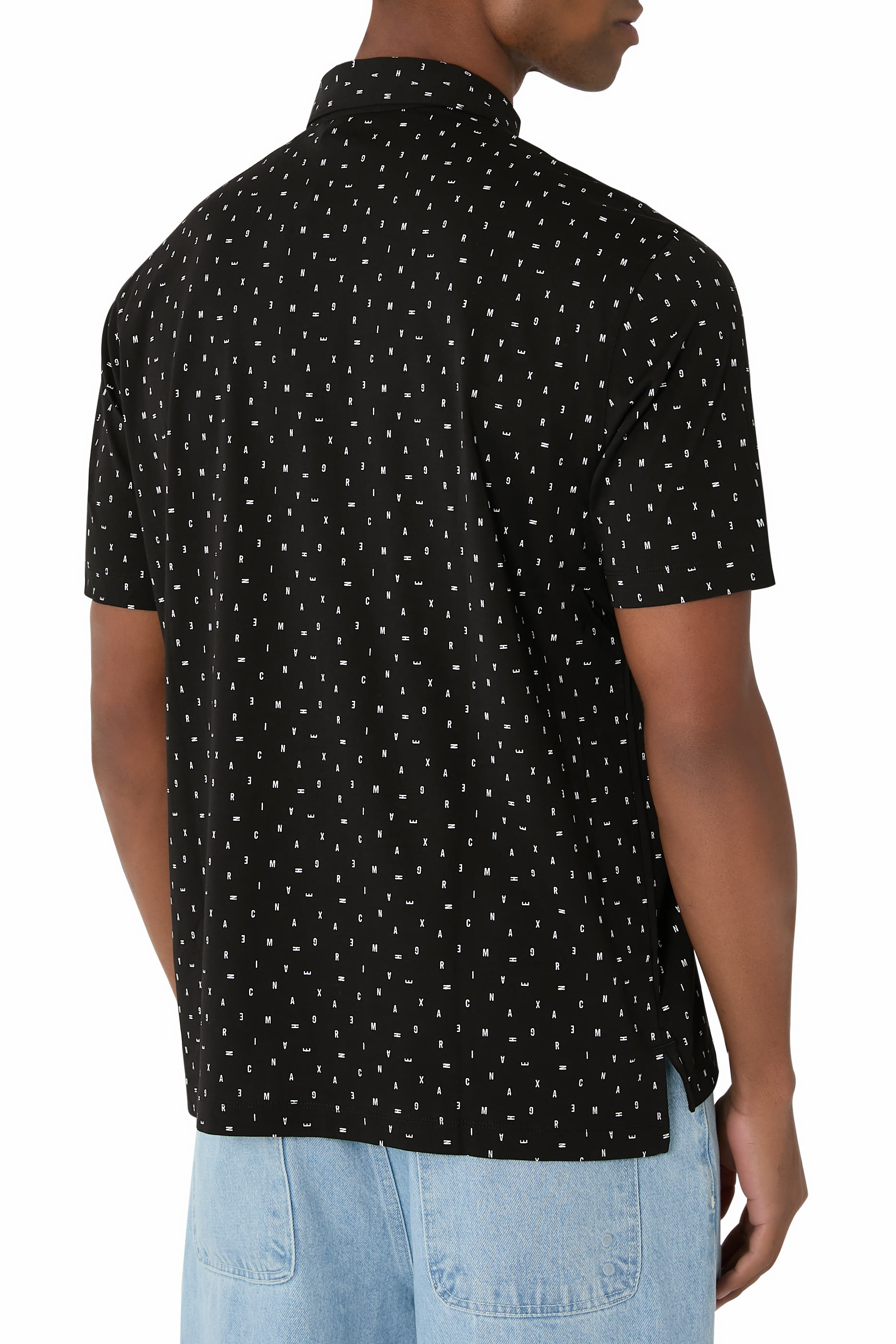 قميص بولو مزين بحروف