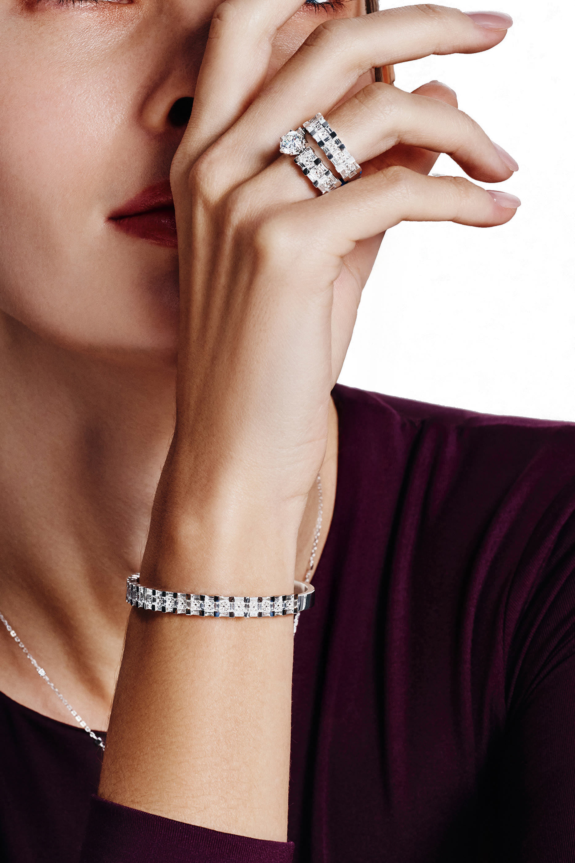 خاتم برق سبليندور مرصع بماس، ذهب أبيض عيار 18