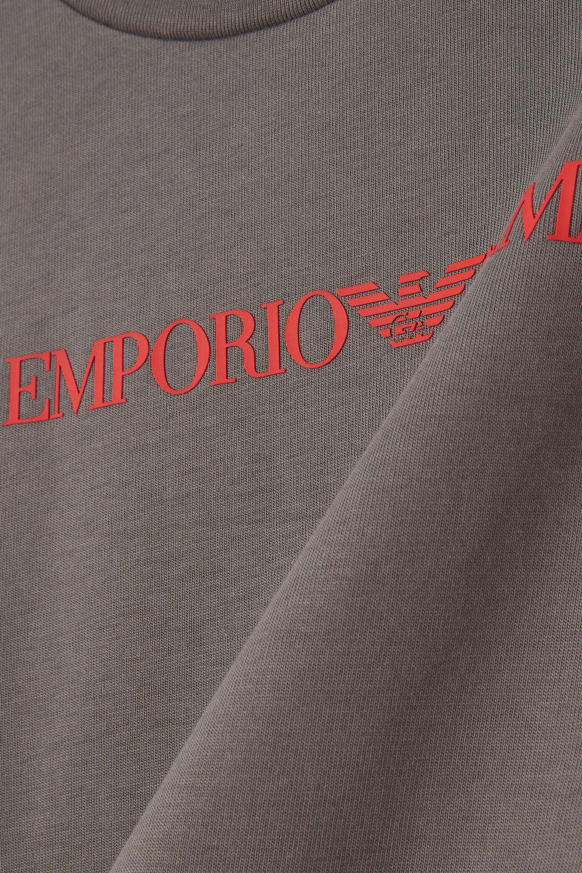 تيشيرت بشعار الماركة للأطفال