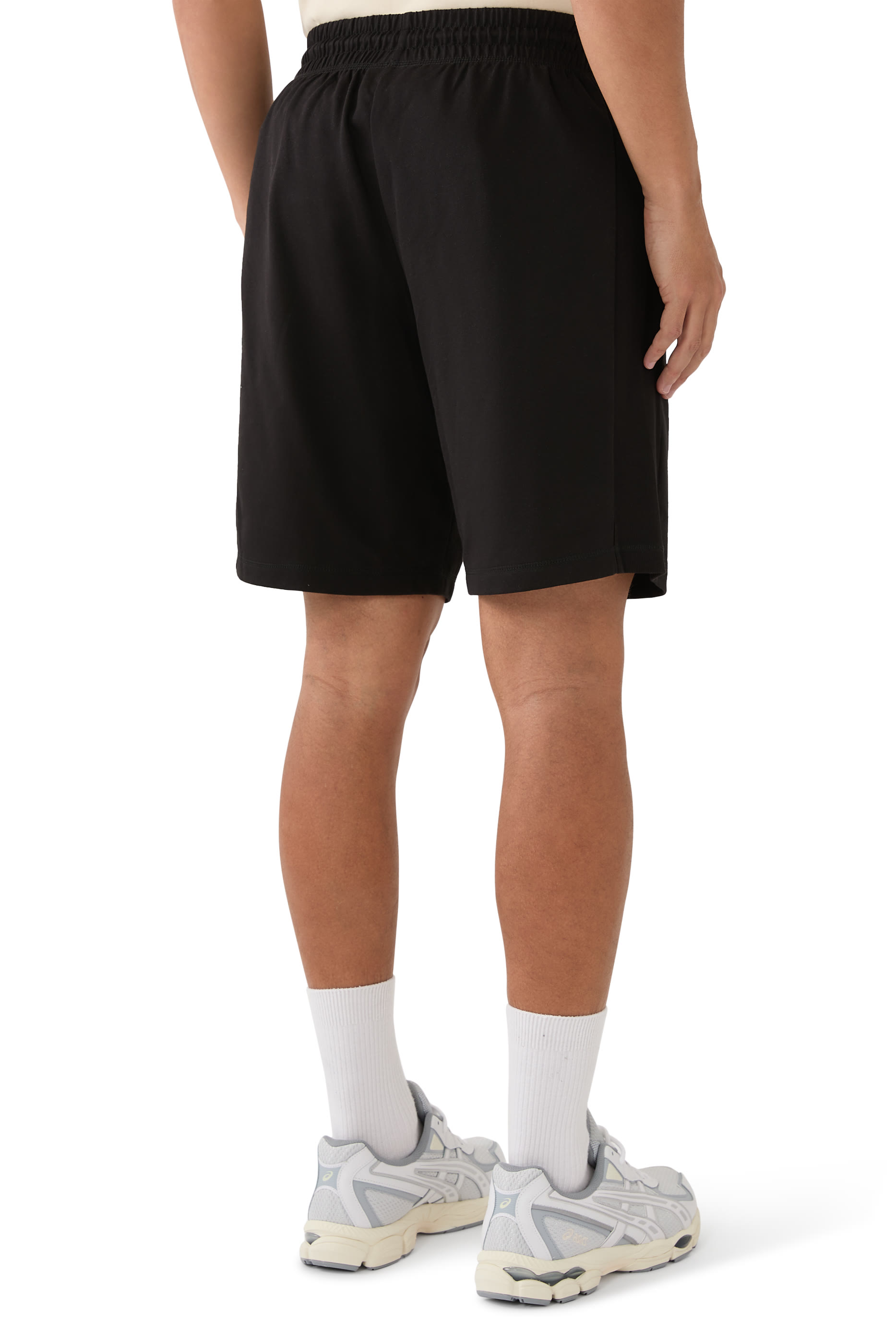 شورت بشعار الماركة