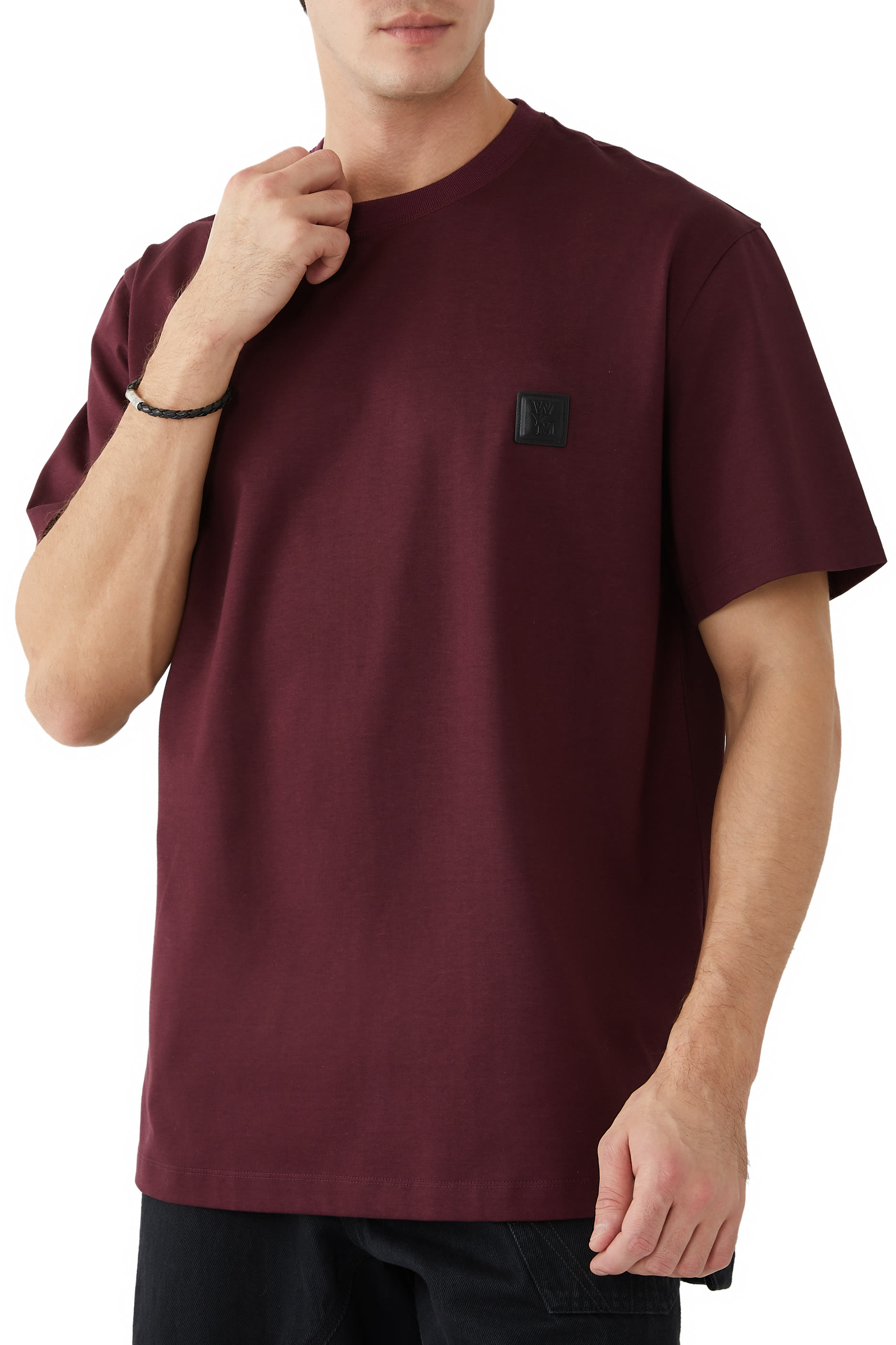 تيشيرت بملصق مربع