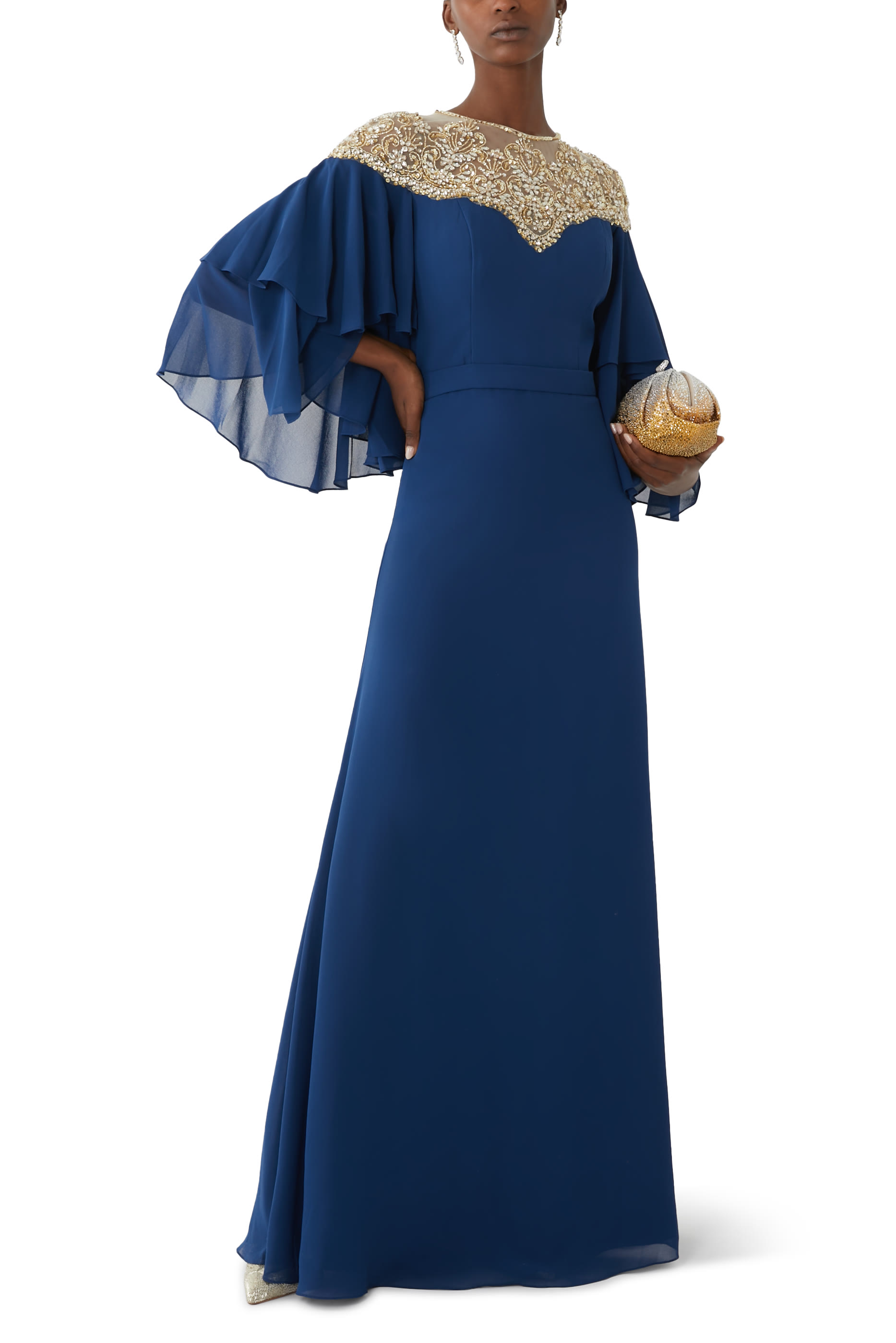 فستان سهرة بكشكش وتطريزات