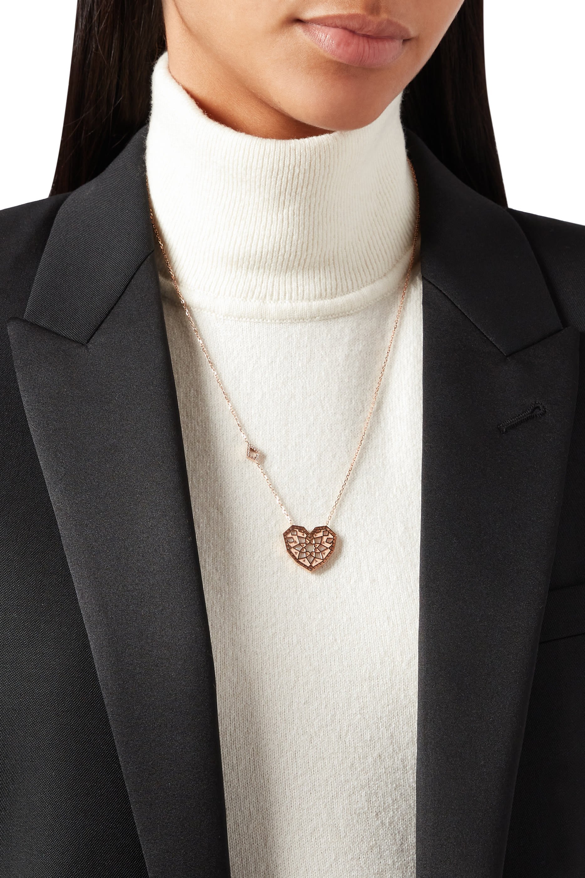 قلادة قلب تراث كبيرة مرصعة بعرق الؤلؤ والماس، ذهب وردي عيار 18