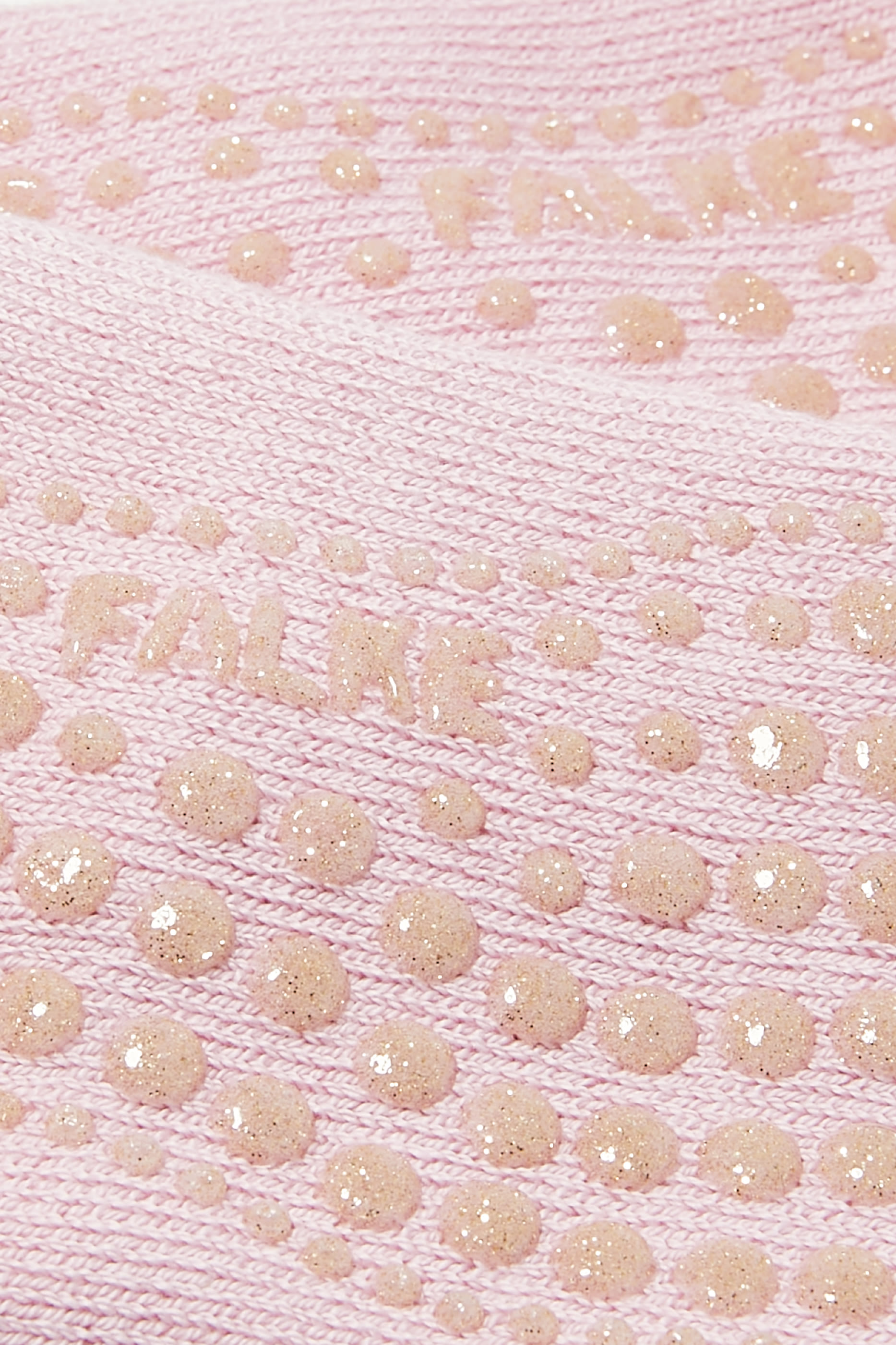 جوارب بأجزاء لمنع الإنزلاق