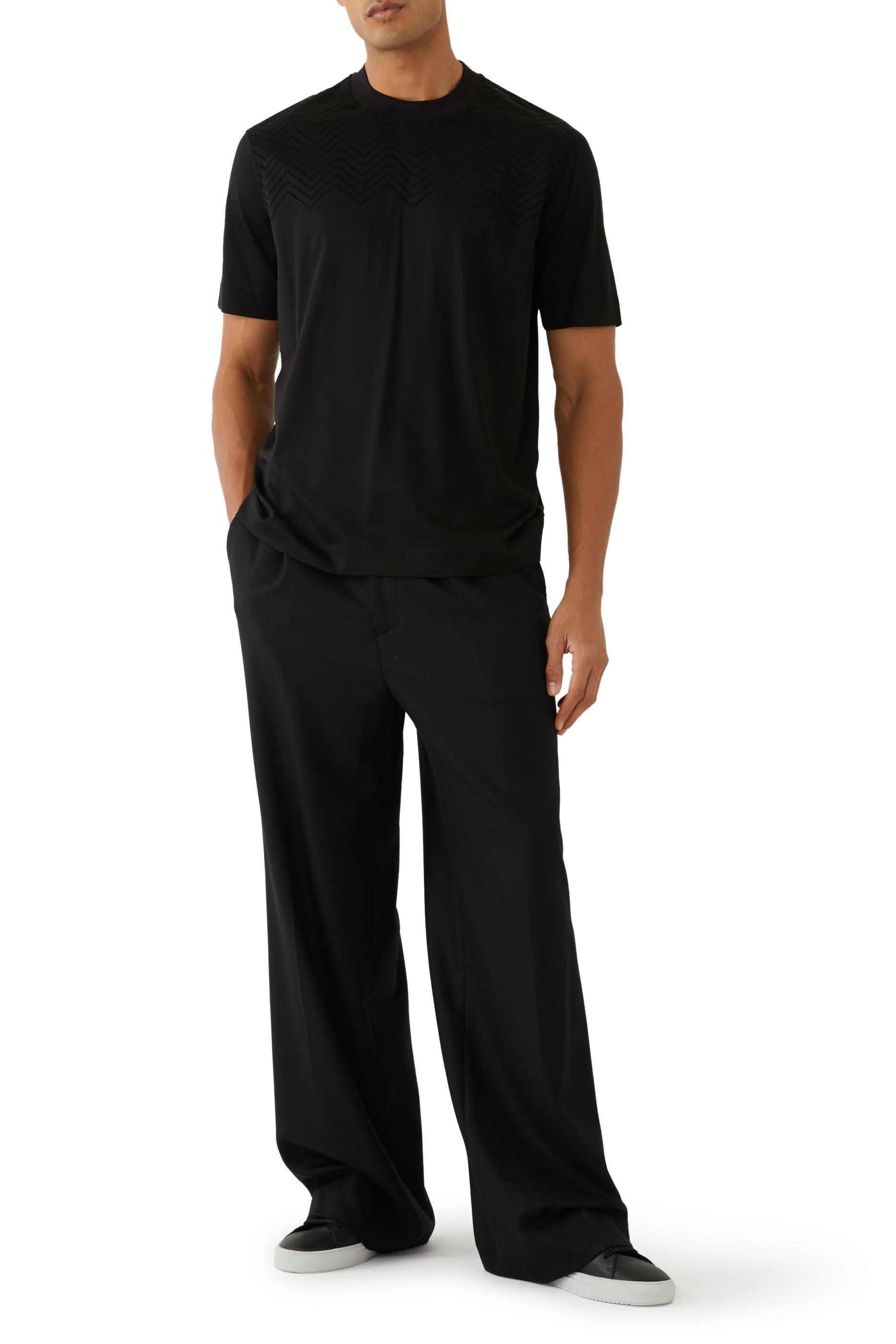 تيشيرت بتفاصيل بارزة الملمس جيرسيه وشيفرون