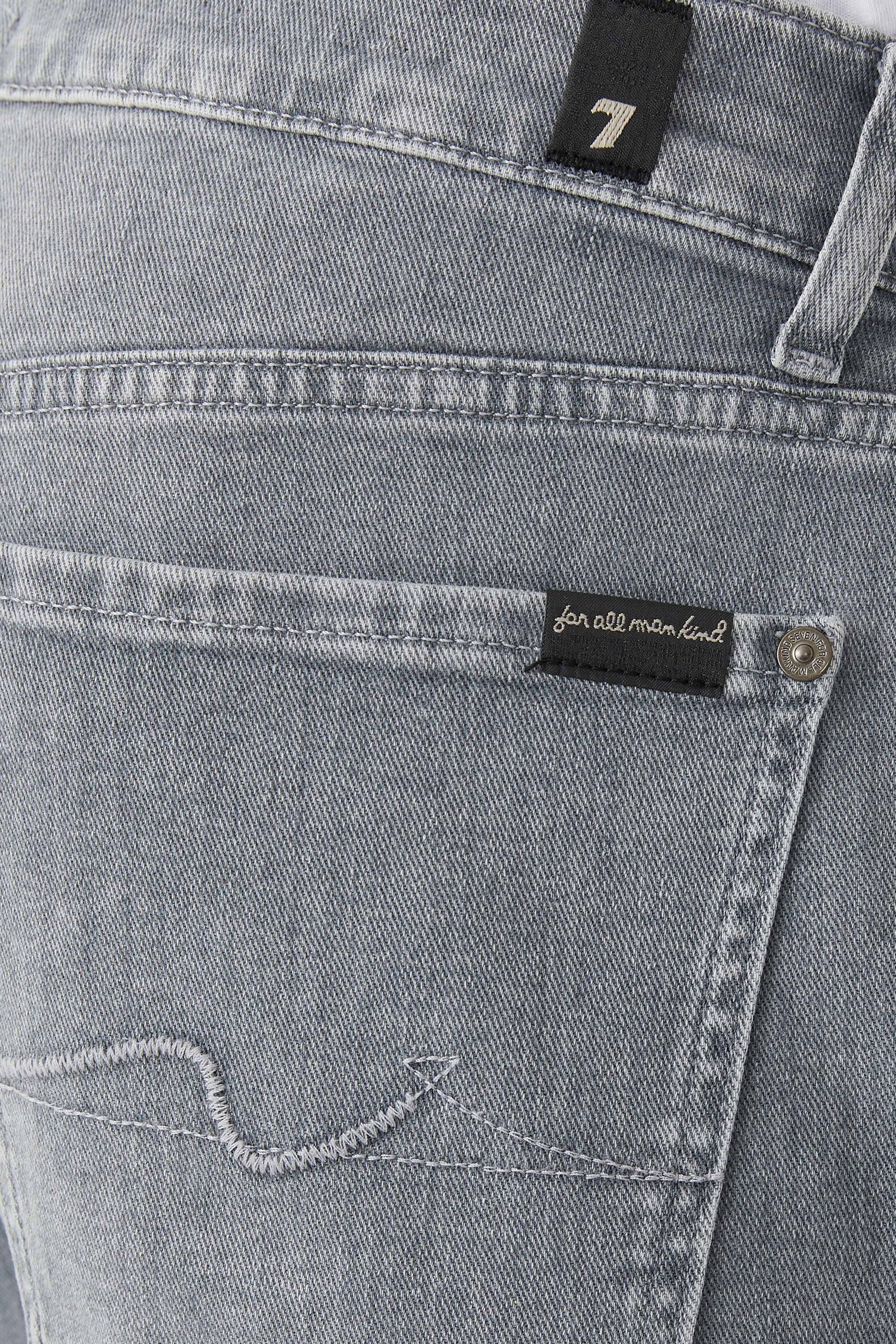 بنطال باوهاوس بقصة ساق مستقيمة